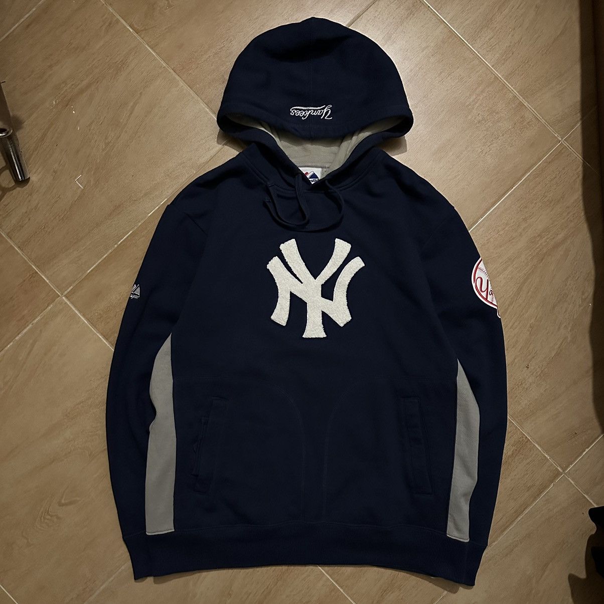 Majestic × New York Yankees 2008 Yankees Hoodie Size US L / EU 52-54 / 3 - 1 Thumbnail