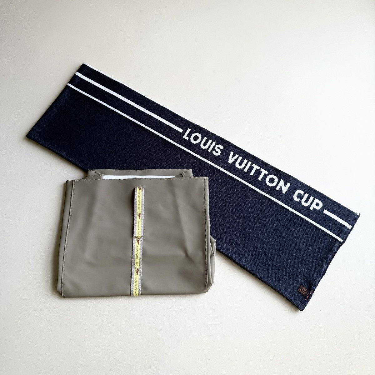 Louis Vuitton Louis Vuitton Cup Scarf Size ONE SIZE - 2 Thumbnail