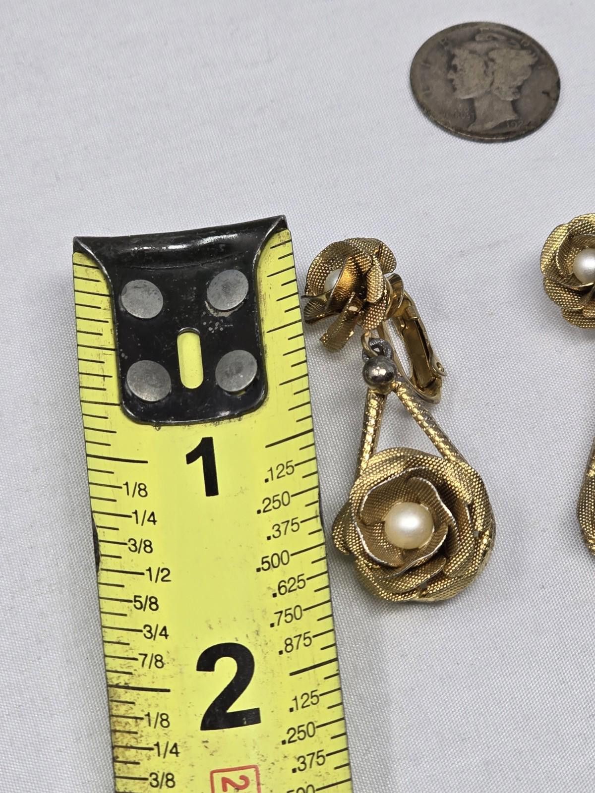 Other Judy Lee Gold Tone Rose Dangle Earrings Faux Pearl Size ONE SIZE - 2 Thumbnail