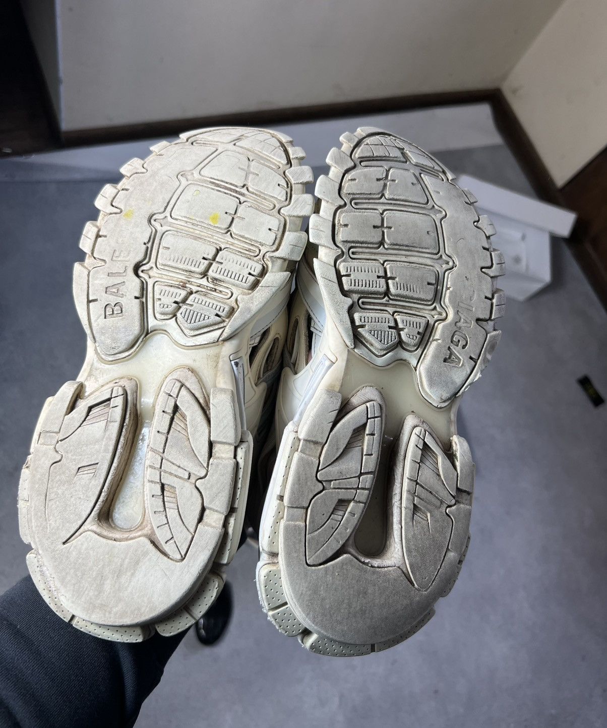 Balenciaga Size 8 - Balenciaga Track 2.0 White Beige Men’s Sneakers Size US 8 / EU 41 - 17 Thumbnail