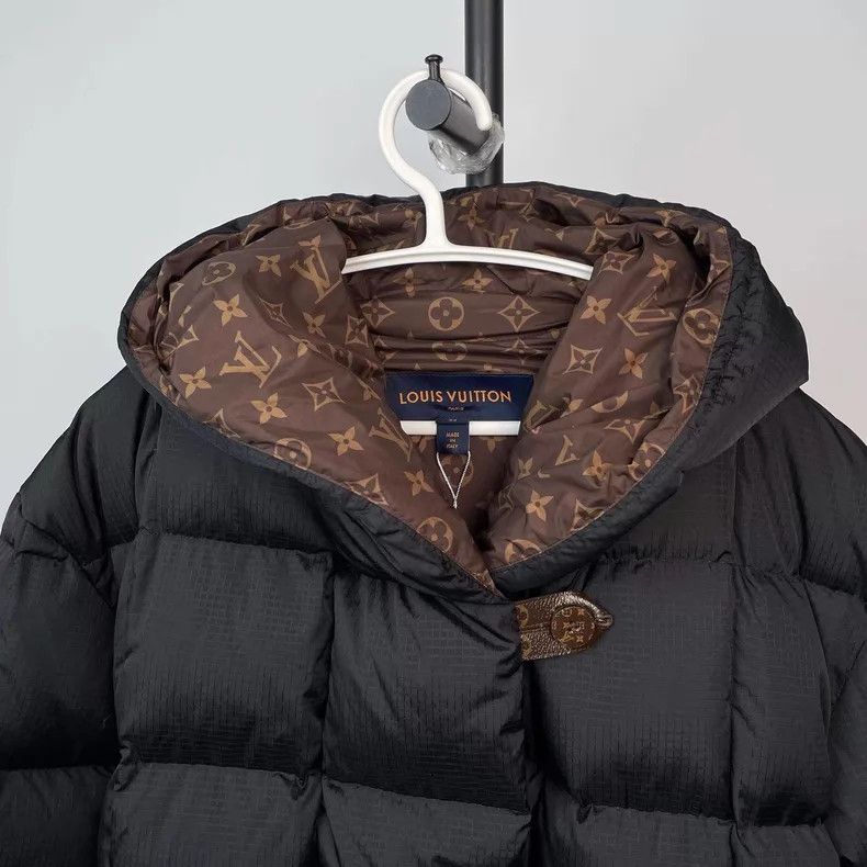 Louis Vuitton Louis Vuitton Black reversible single breasted hooded down Size XXS / US 00 / IT 34 - 3 Thumbnail