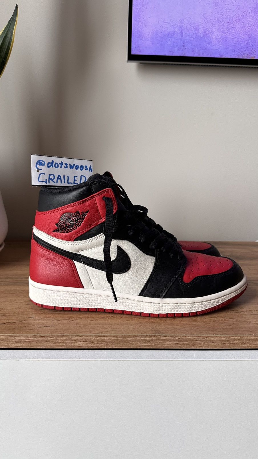 Jordan Brand × Nike Jordan 1 Retro High OG Bred Toe 2018 Size US 9 / EU 42 - 2 Thumbnail