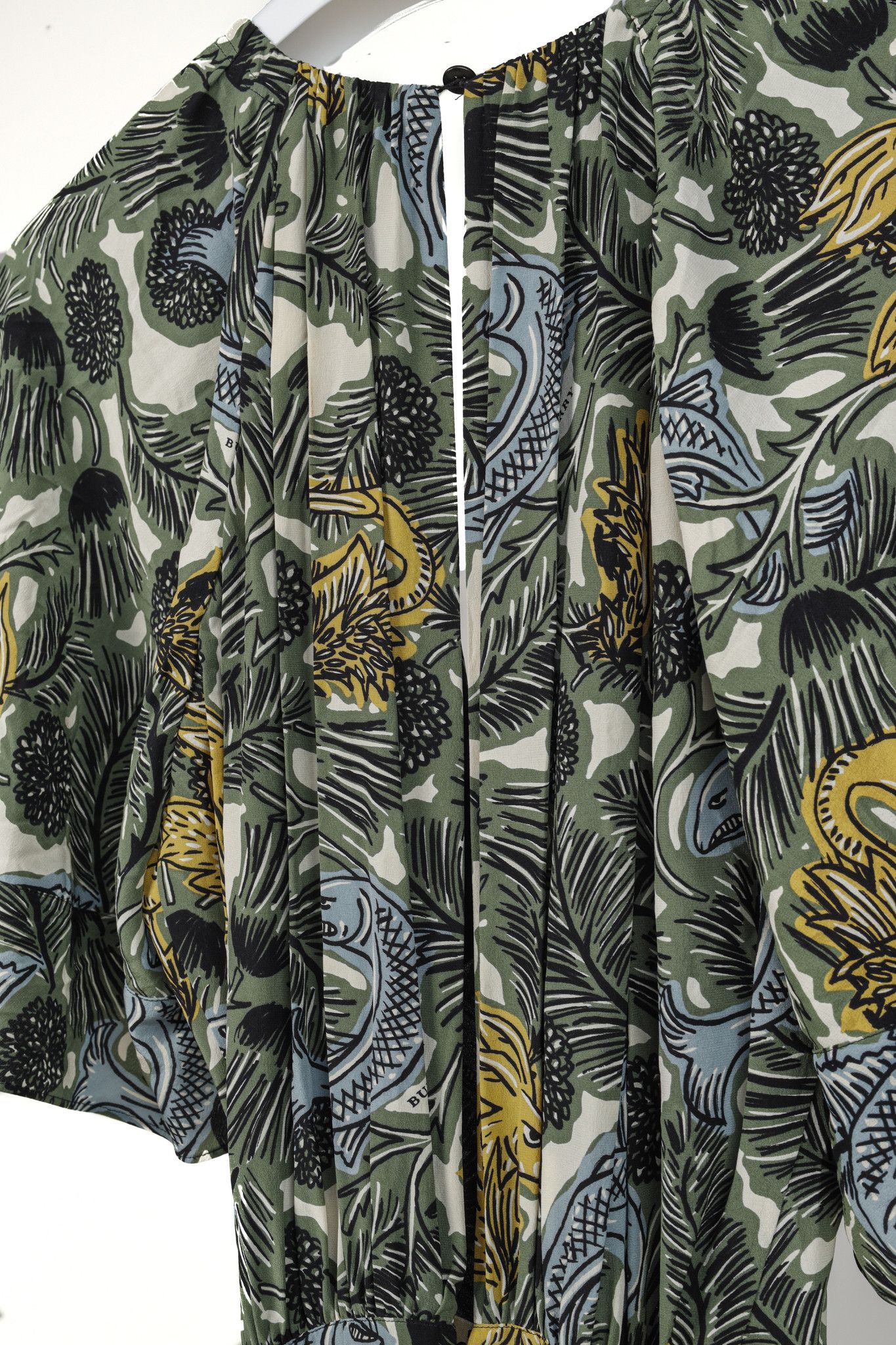 Burberry Burberry 2017 Beasts Green Beasts-Print Silk Maxi Dress Size S / US 4 / IT 40 - 10 Thumbnail