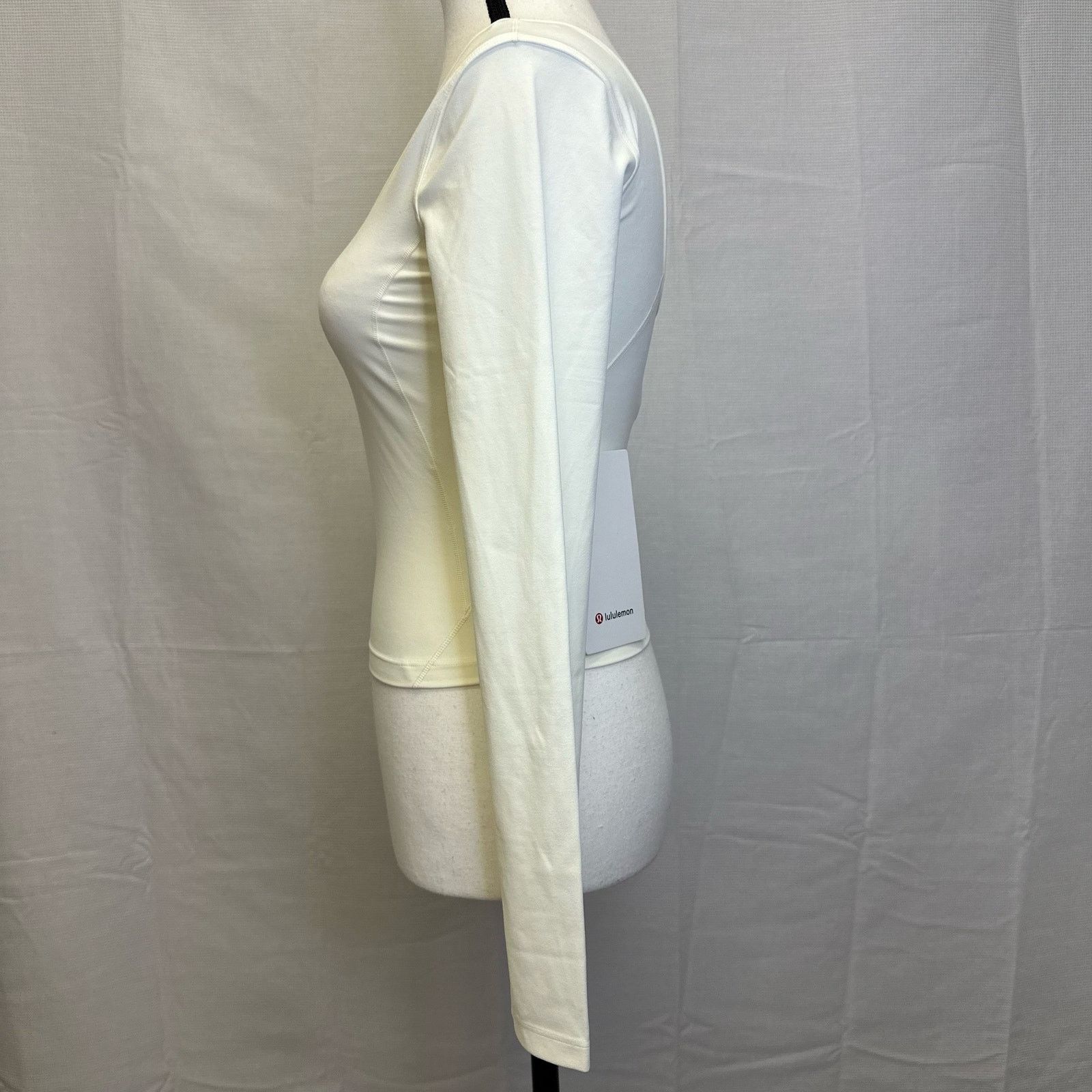 Lululemon Lululemon V-Neck Long Sleeve Crop Top Size 4 NWT Size S / US 4 / IT 40 - 2 Thumbnail