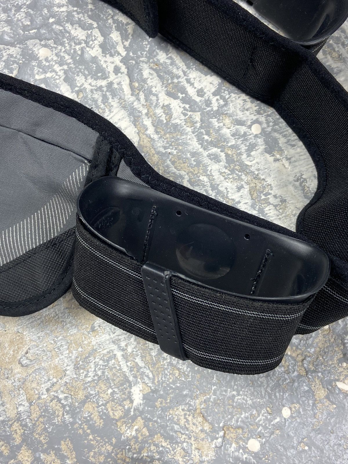 Nike Vintage Nike sports belt with four water bottles Size ONE SIZE - 8 Thumbnail