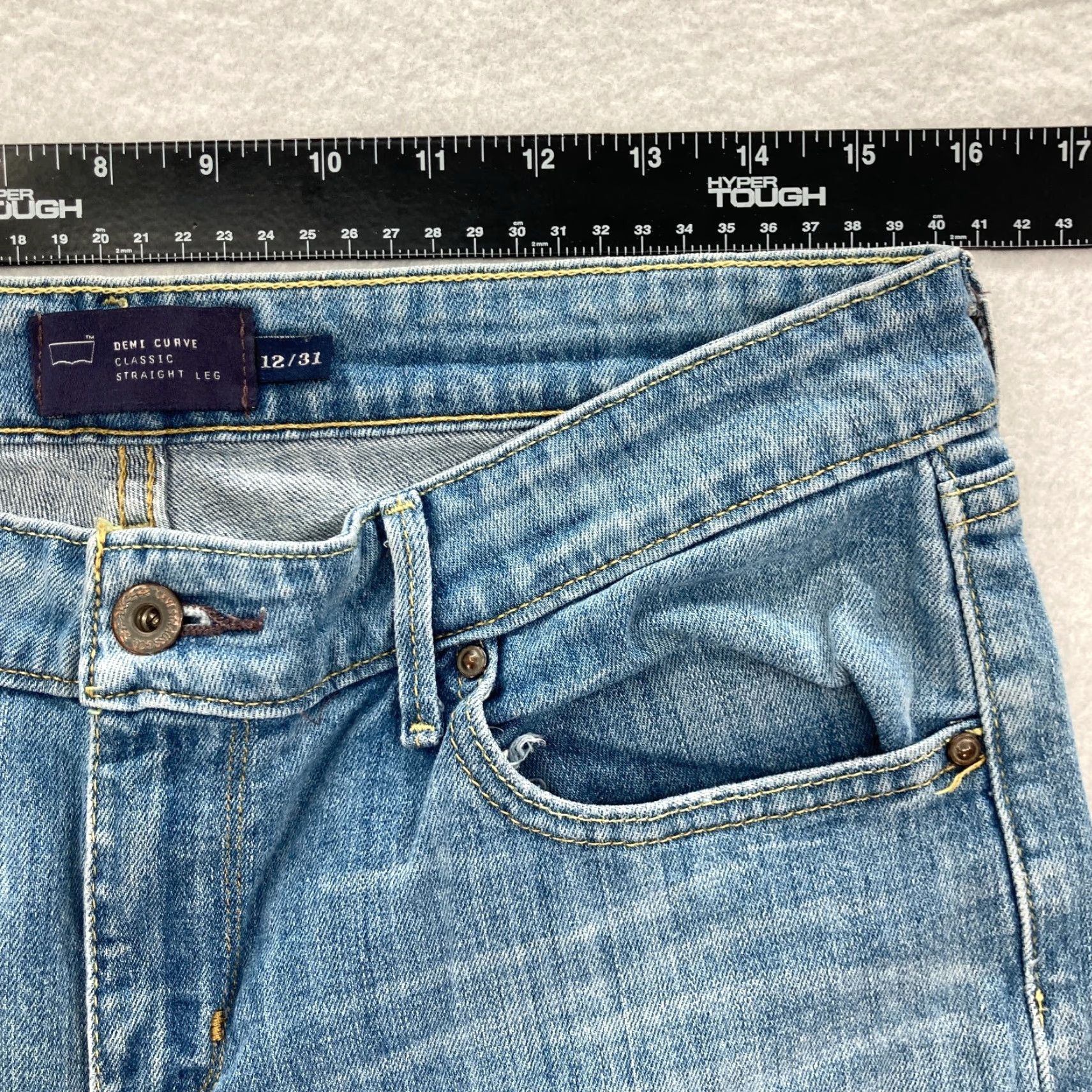 Levi's Levi's Demi Curve Womens Sz 12 Straight Leg Light Wash Blue Jeans Size 24" / US 00 / IT 34 - 6 Thumbnail