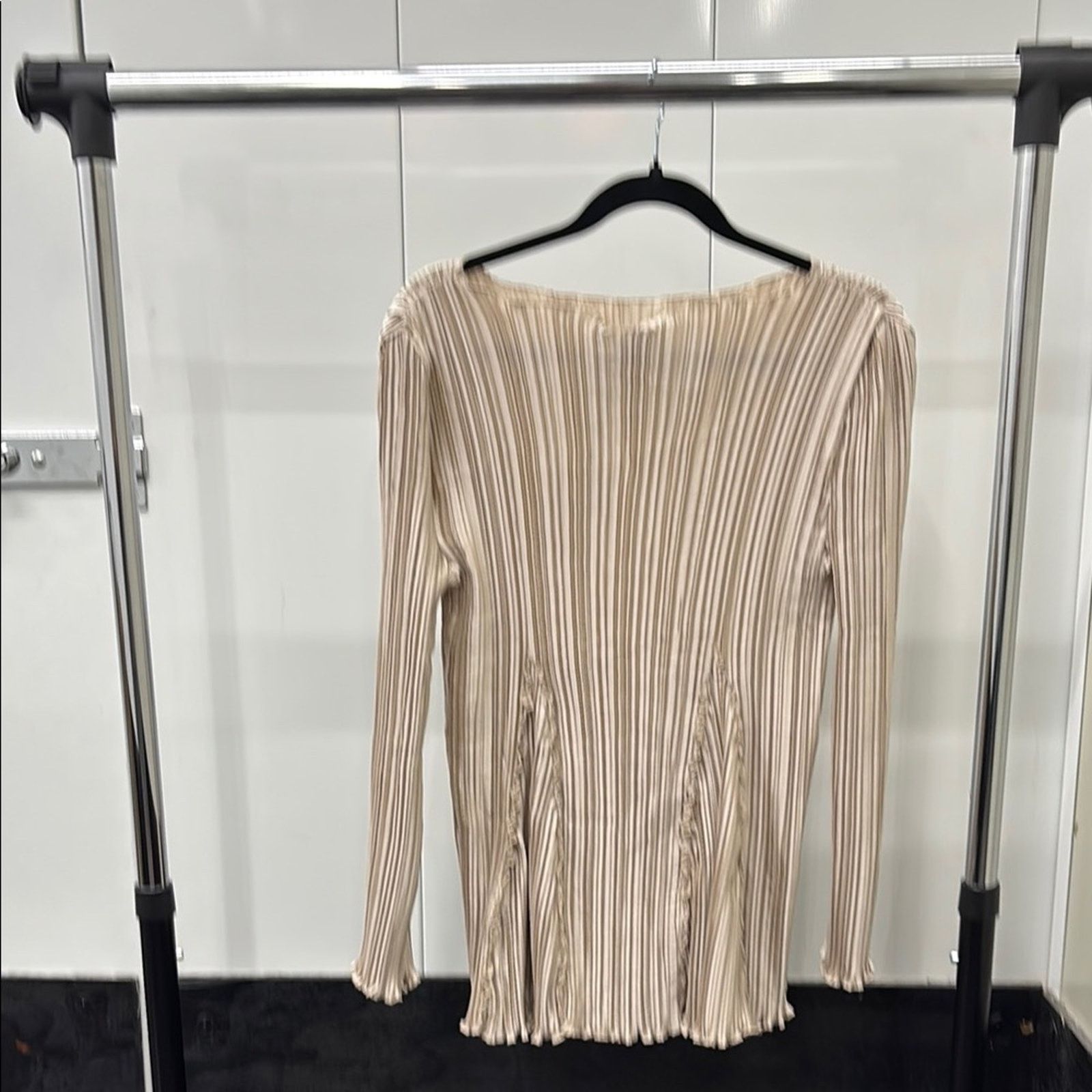 Other NWT Daphne Valente Tan Pleated Long Sleeve Blouse One Size Size ONE SIZE - 6 Thumbnail