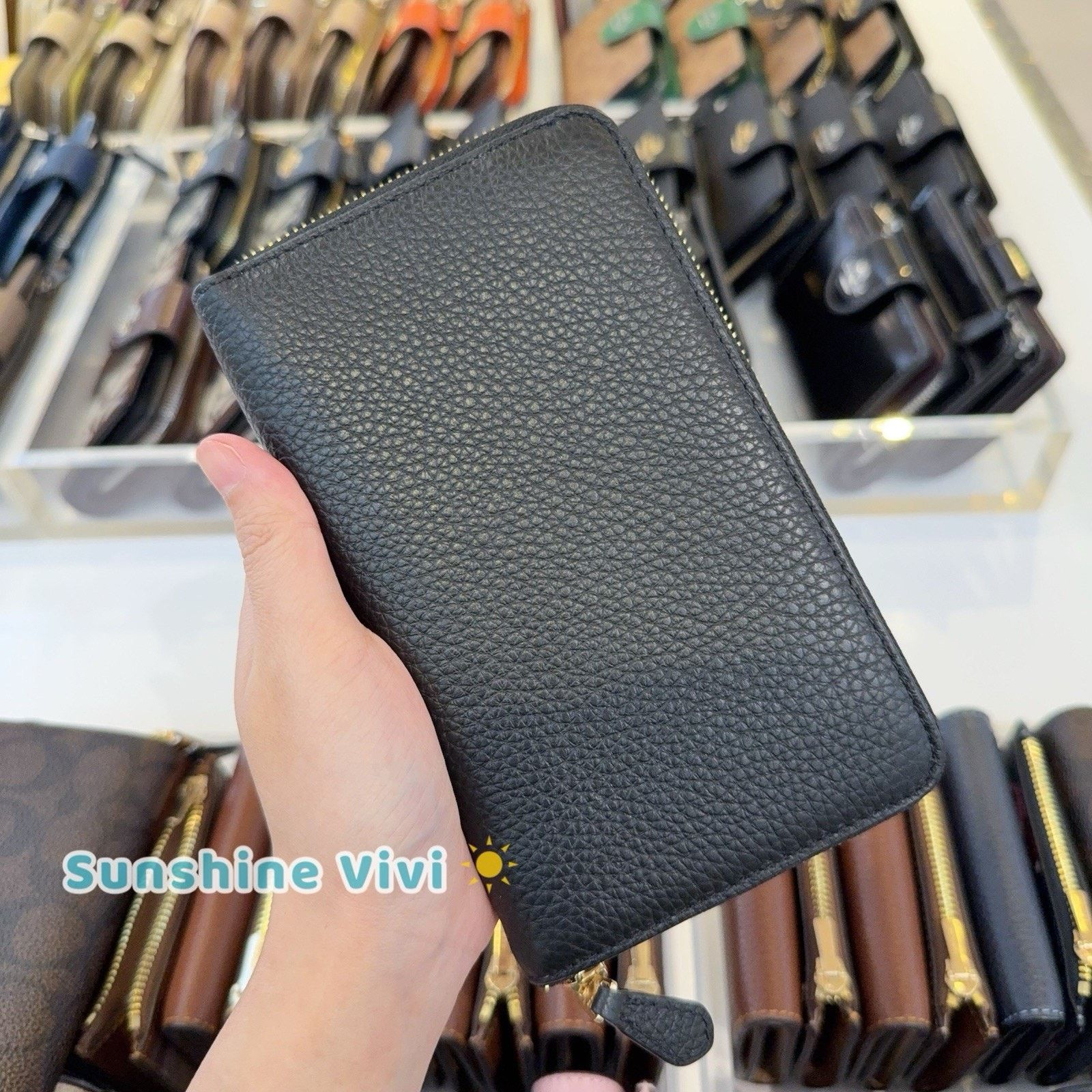 Coach NWT Coach Medium Id Zip Wallet Leather Gold/Black C4124 Size ONE SIZE - 2 Thumbnail