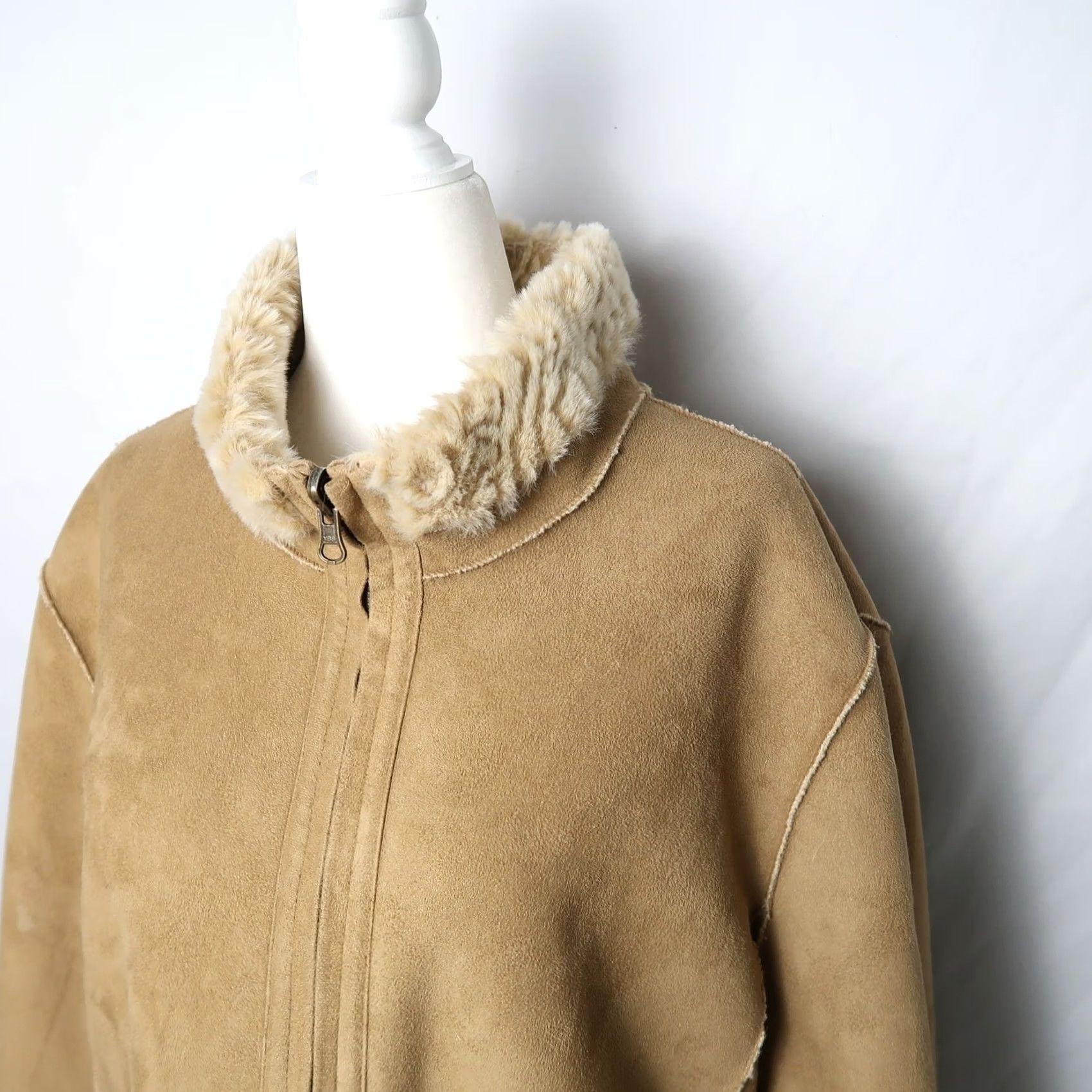 Vintage VINTAGE 90s cream faux fur and tan faux suede reversible jacket XL Jacket Womens Size XL / US 12-14 / IT 48-50 - 6 Thumbnail
