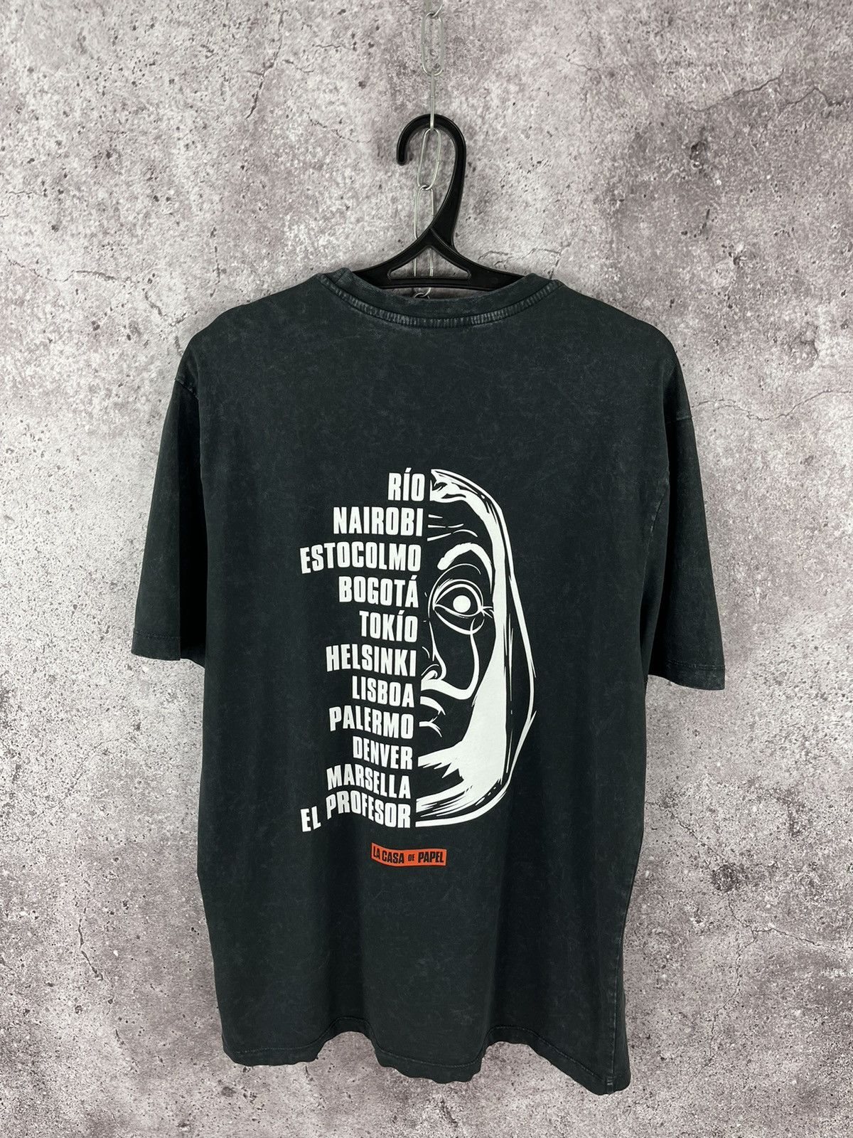 Other La Casa de Papel (Money Heist) T-Shirt Netflix Size L Size US L / EU 52-54 / 3 - 6 Thumbnail