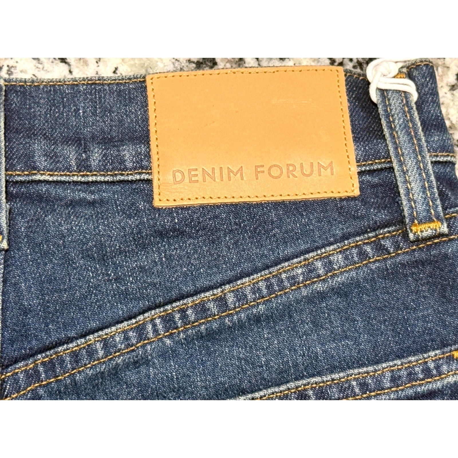 Aritzia VINTAGE NWT Denim Forum Jeans Womens 24W The Arlo High Rise Straight 29.5 IN inseam Blue 5-Pocket Aritzia jeans Womens Mens? Size 42" / US 20 - 7 Thumbnail