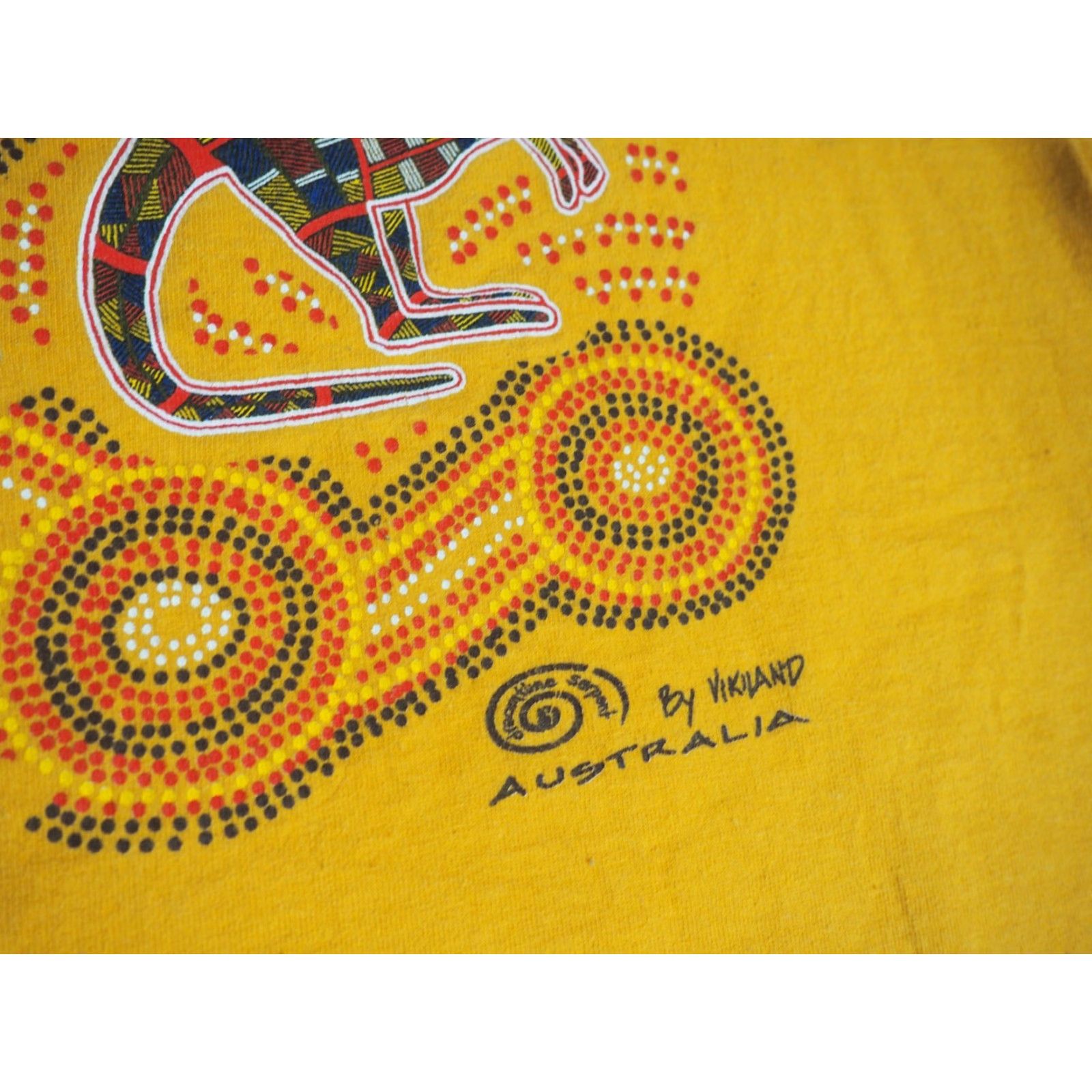 KangaROOS VINTAGE Bulurru Australian Kangaroo Art Yellow Tee T-Shirt M Mens 90s Kangaroo Graphic Print Short Sleeve Crew Neck Cotton Yellow XL? (Wait) Size US M / EU 48-50 / 2 - 5 Thumbnail