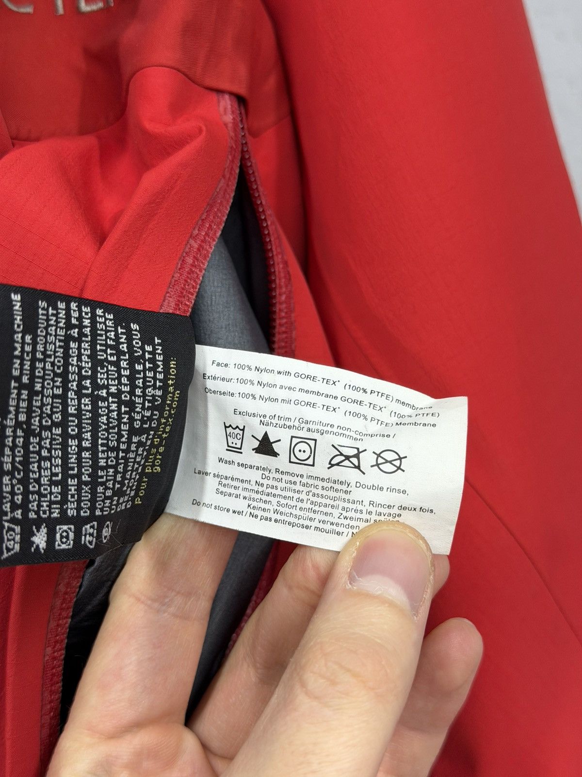 Arc'teryx Vintage Arc’teryx Beta AR Gore-Tex Pro Shell Jacket Hooded Size US L / EU 52-54 / 3 - 14 Thumbnail