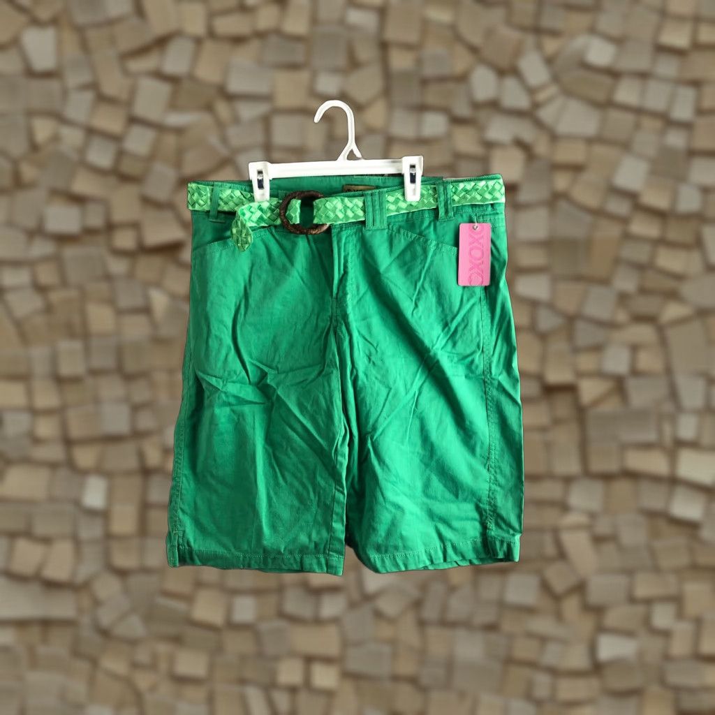 XOXO XOXO Bermuda Green Shorts With Belt Women Juniors Size 13/14 Mid Rise Casual Beach Walking 5-Pocket Design Regular Inseam 8 in Size 34" / US 12 / IT 48 - 1 Thumbnail