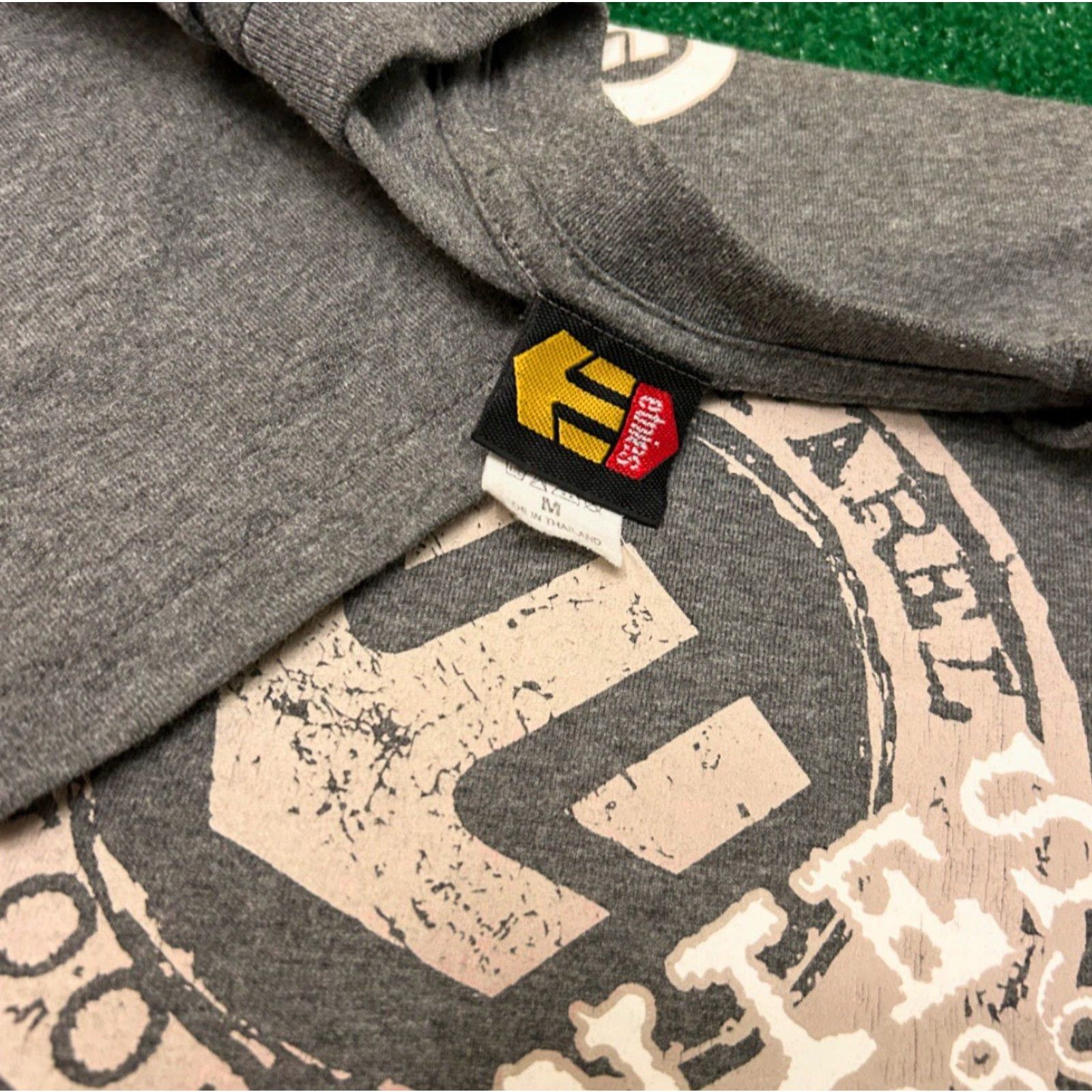 Etnies VINTAGE Etnies Skateboard Skate Tee Logo VTG Shirt Mens M Gray 90s Y2K Skate Punk Grunge Hip Hop Logo Shirt Mens Size US M / EU 48-50 / 2 - 2 Thumbnail
