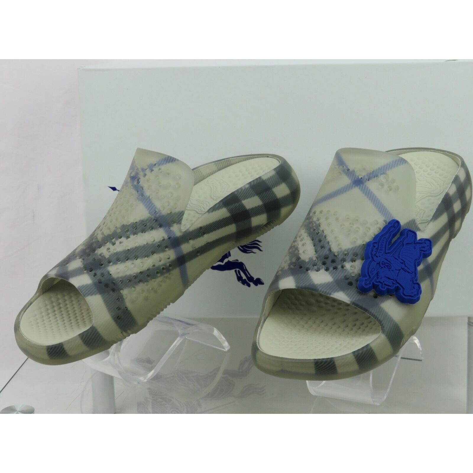 Burberry BURBERRY STINGRAY GRAY RUBBER CHECK & CHARM LOGO SANDALS 44 Size US 11 / EU 44 - 3 Thumbnail