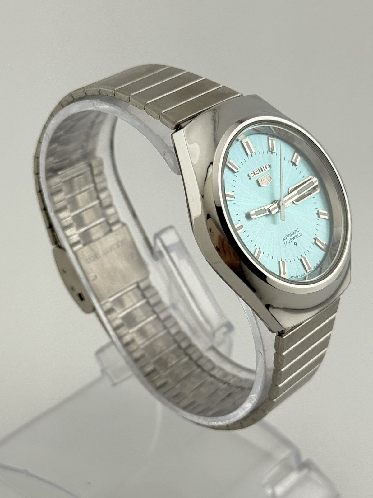 Seiko Vintage Seiko 5 Automatic Sky Blue Dial Men’s Watch 36mm Size 36 - 3 Thumbnail