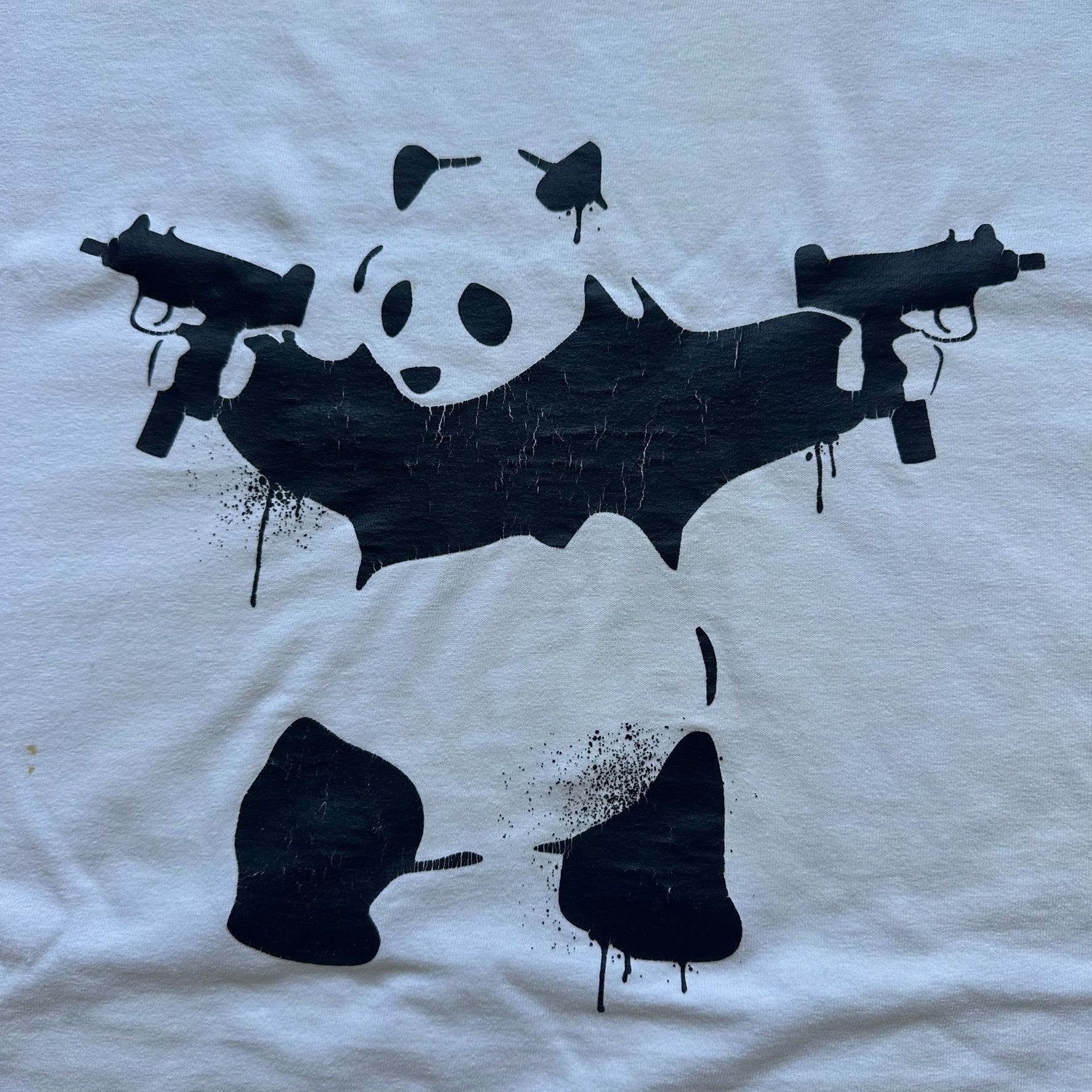 Vintage Vintage Y2K Banksy Panda Guns T-Shirt Punk Graffiti Modern A Size US XXL / EU 58 / 5 - 2 Thumbnail