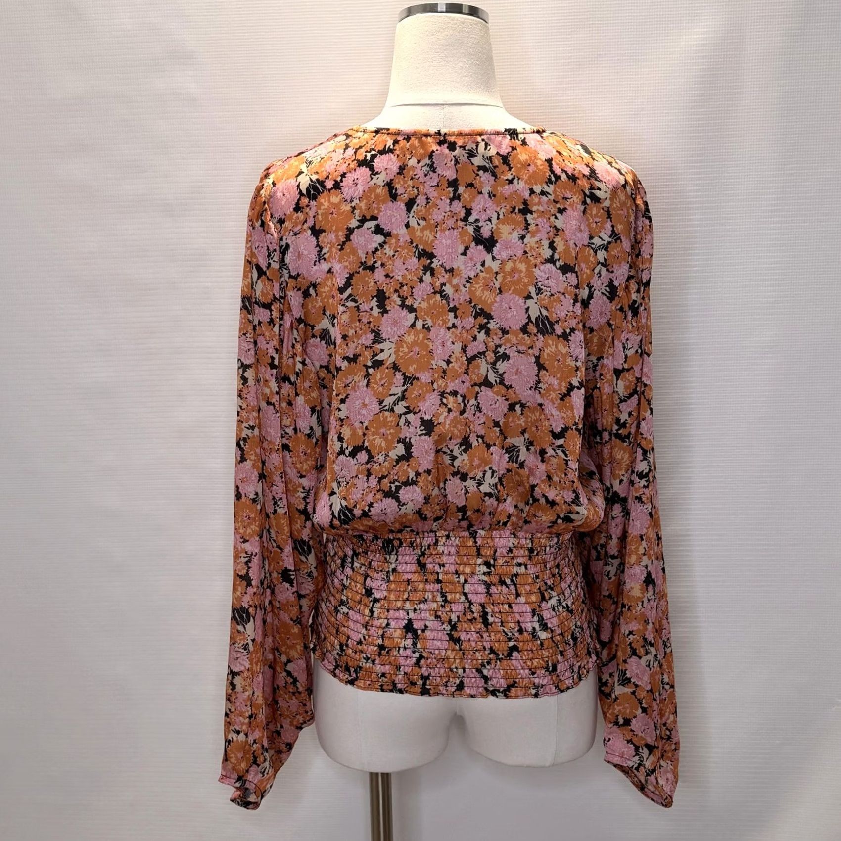 Vintage LEYDEN Blouse Womens M Orange Floral V Neck Long Sleeve Smocked Waist Shirt Size M / US 6-8 / IT 42-44 - 3 Thumbnail