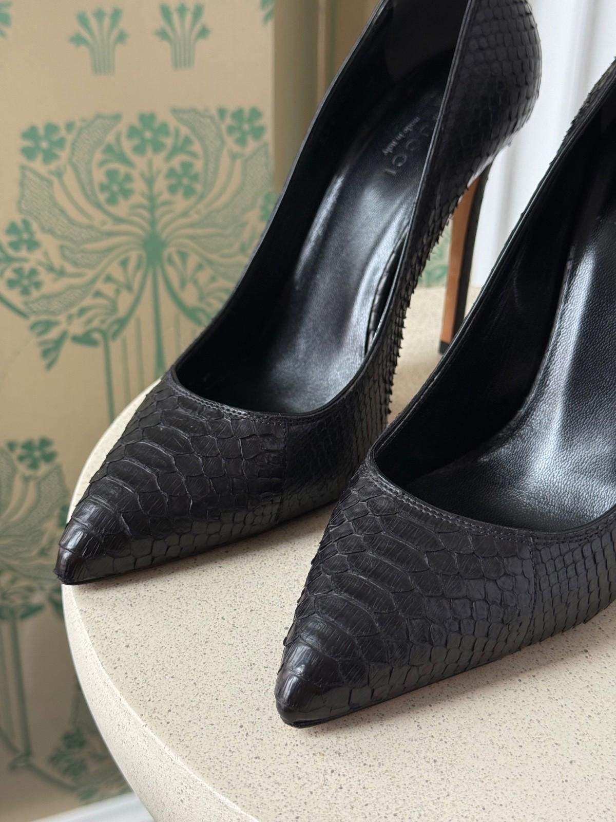 Gucci Gucci Snake Skin Embossed Leather Black Pumps Heels size 36 Size US 6 / IT 36 - 3 Thumbnail