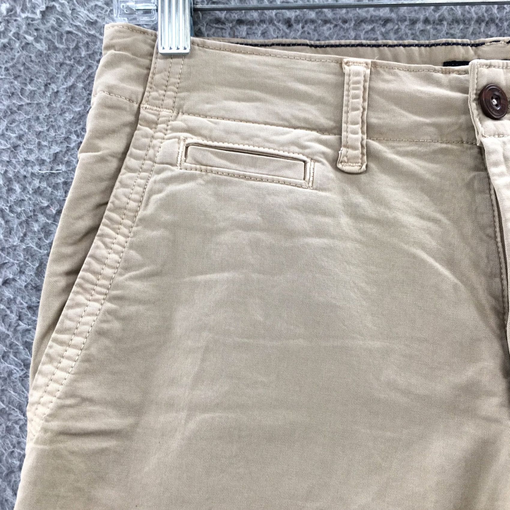 American Eagle Outfitters American Eagle Outfitters Chino Shorts Beige Mens 30x11.5 Mid Rise Casual Size US 28 / EU 44 - 4 Thumbnail