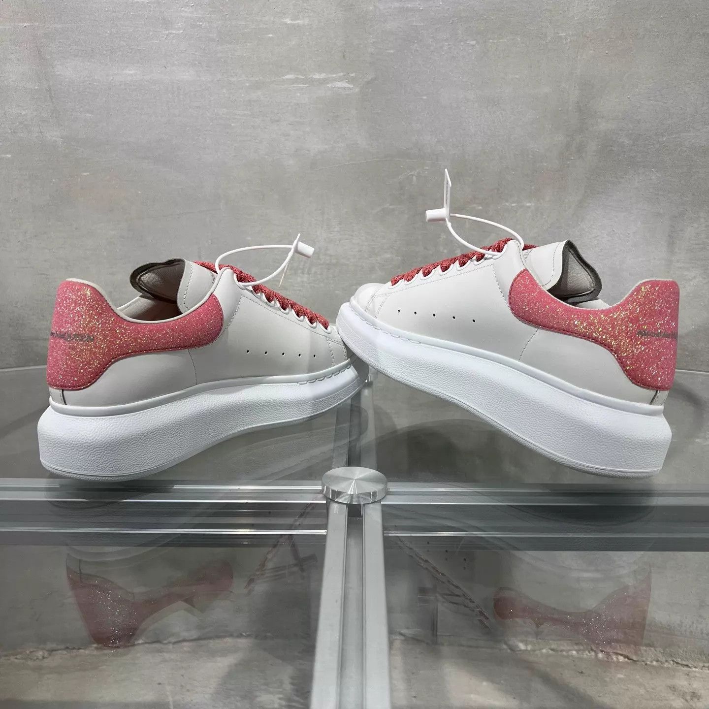 Alexander McQueen Alexander McQueen women's shimmer white sneakers 36 Size US 5.5 / IT 35.5 - 5 Thumbnail