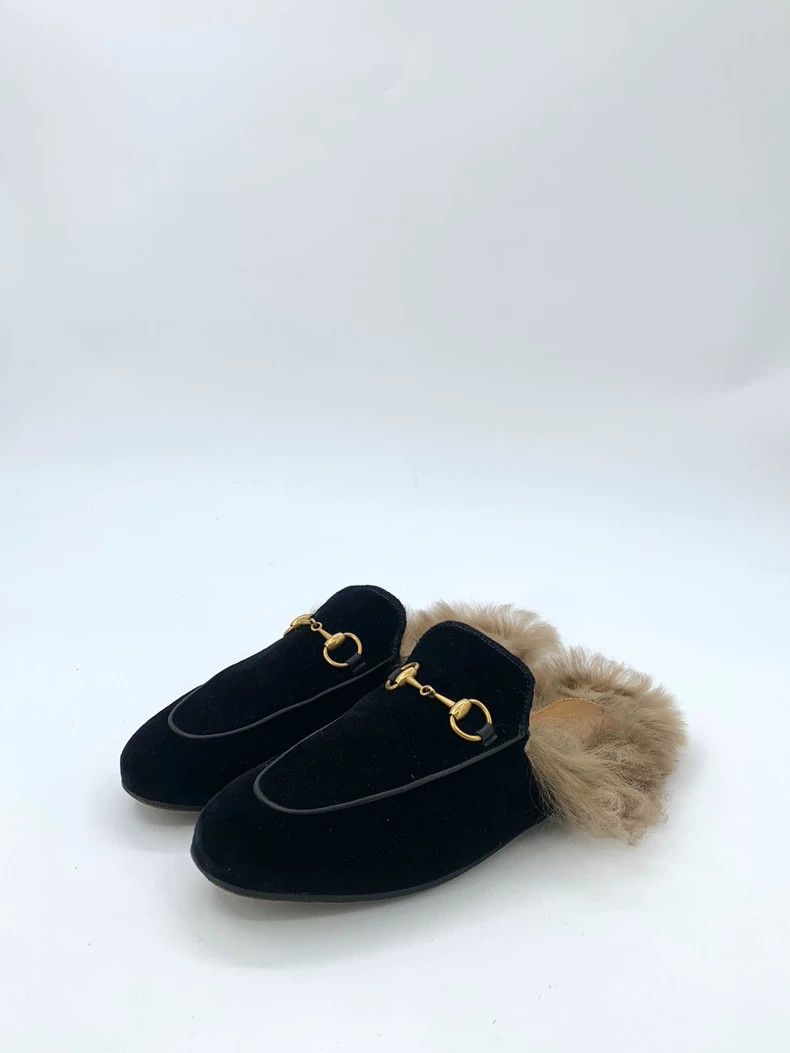 Gucci Gucci Black Horse Buckle Plush Mule Slippers 2502-Nextarrow Size US 5 / EU 37 - 1 Thumbnail
