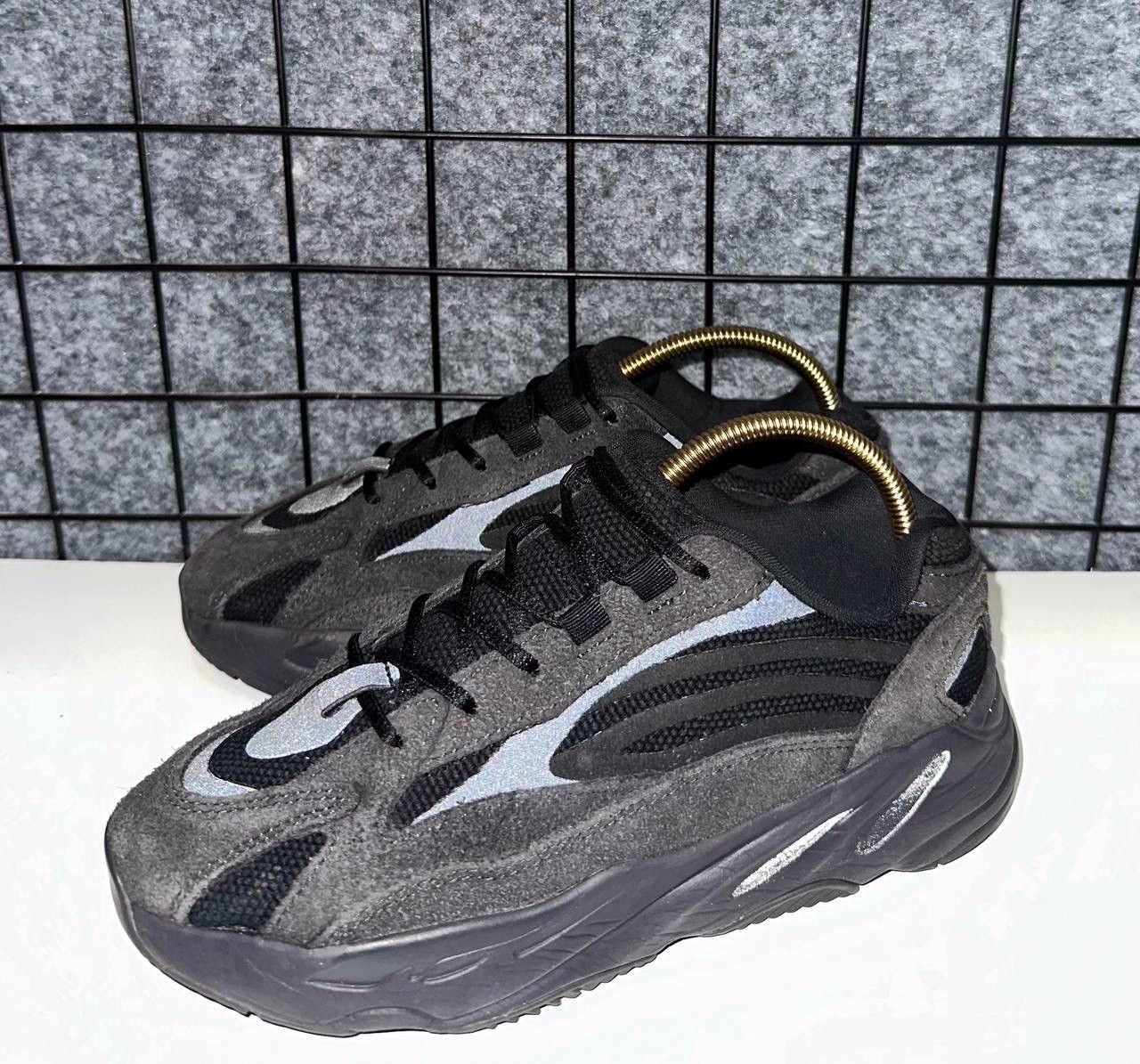 Adidas × Kanye West Adidas Yezzy Boost 700 V2 Vanta size us 3 Size US 5 / IT 35 - 2 Thumbnail