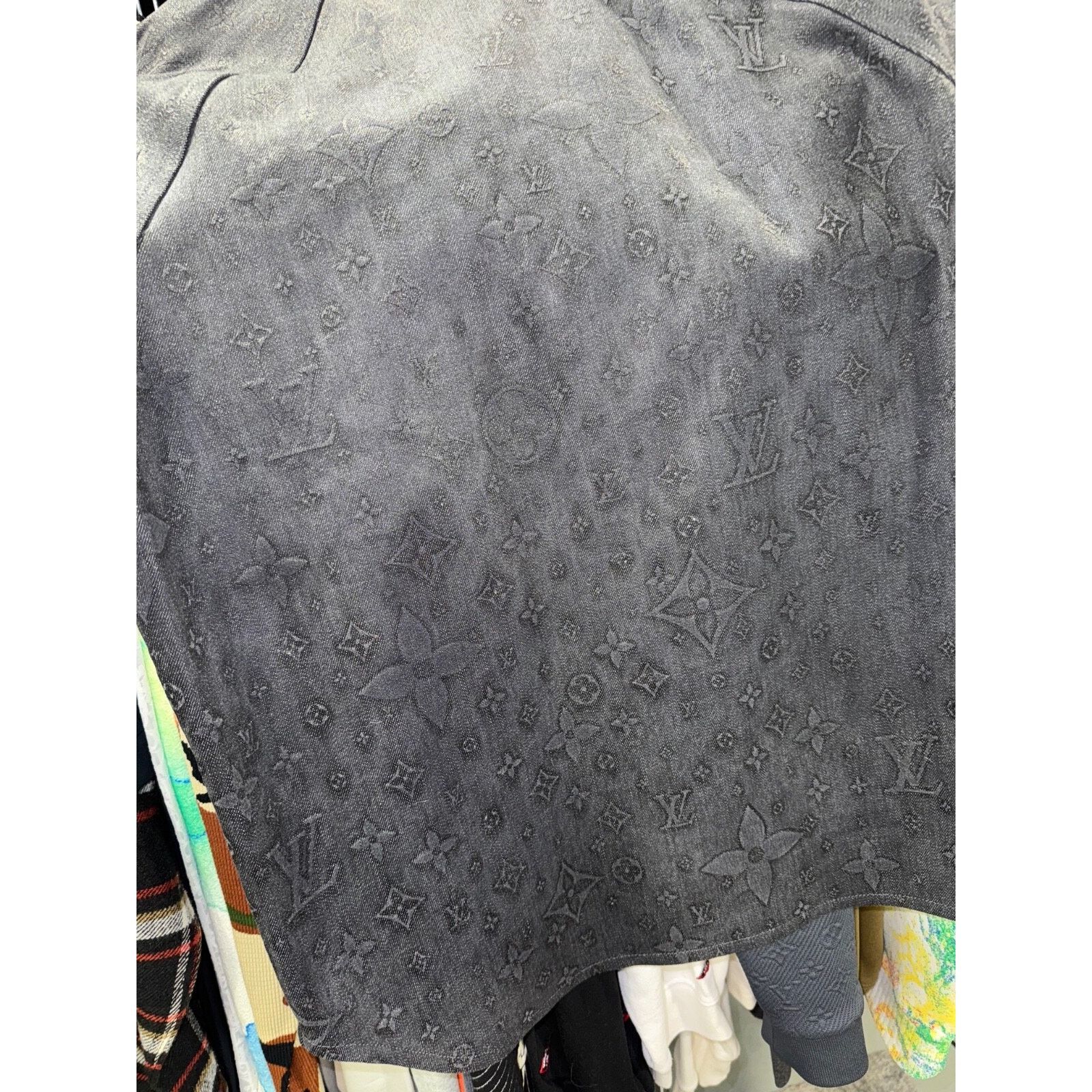 Louis Vuitton Louis Vuitton Black Embossed Monogram Logo Baseball Shirt Size US L / EU 52-54 / 3 - 11 Thumbnail
