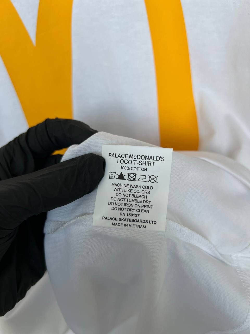 Palace Palace x McDonald's Logo T-Shirt Limited Fashion Size M Size US M / EU 48-50 / 2 - 10 Thumbnail