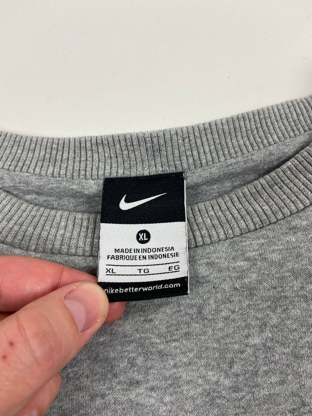 Nike Vintage Nike Sweatshirt XL Grey Big Logo Swoosh Y2K Pullover Size US XL / EU 56 / 4 - 8 Thumbnail