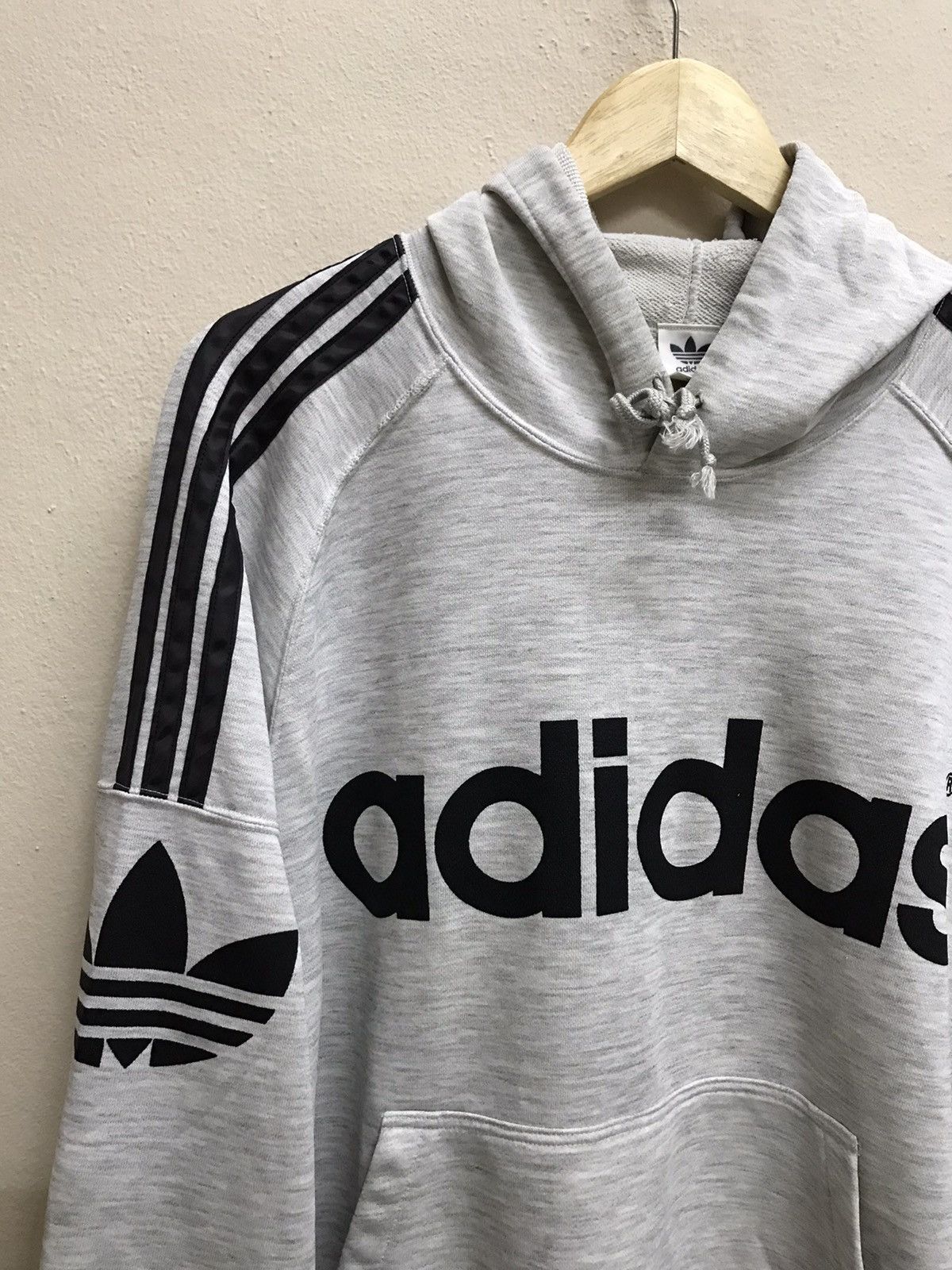 Adidas VINTAGE 90s ADIDAS SPELLOUT DISTRESSED PULLOVER HOODIE Size US L / EU 52-54 / 3 - 6 Thumbnail