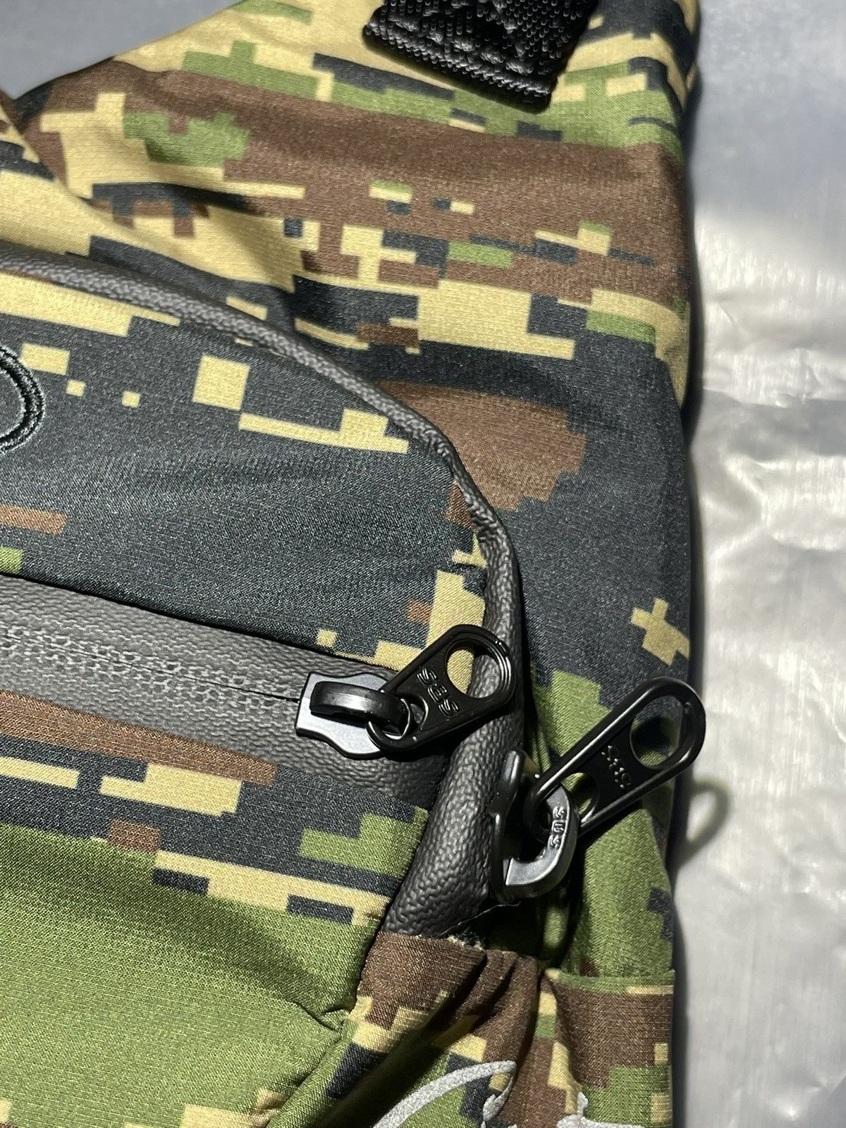 CORTEIZ ELITEWORK SLING BAG [DIGI CAMO]