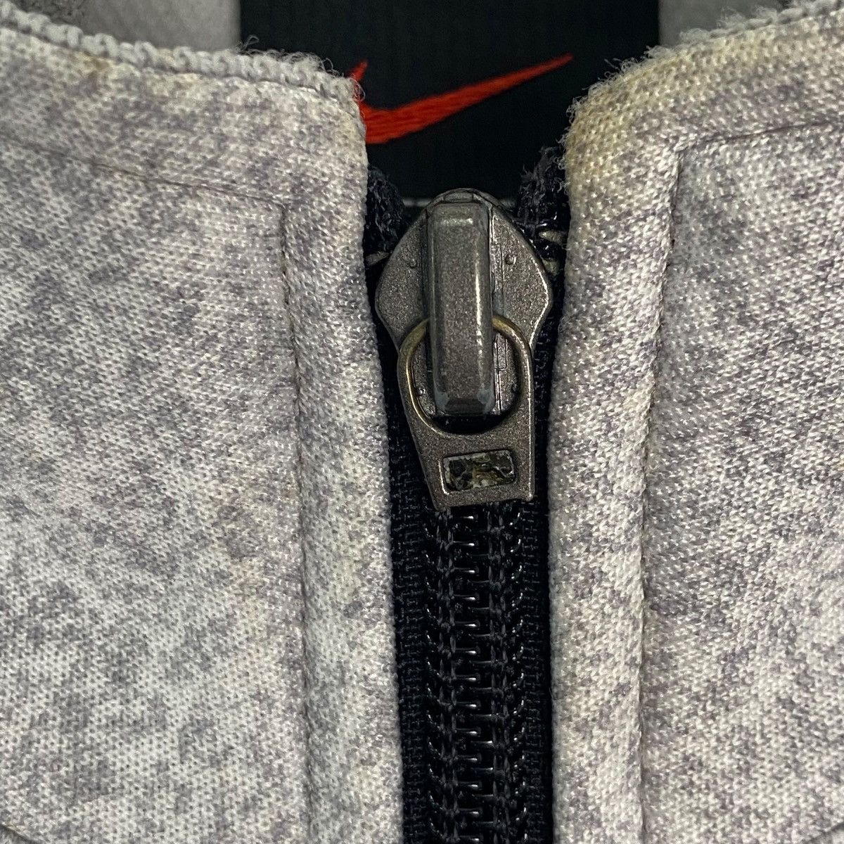 Vintage Vintage Nike Full Zip Sweater Small Logo Printed Gray Size L Size US L / EU 52-54 / 3 - 8 Thumbnail