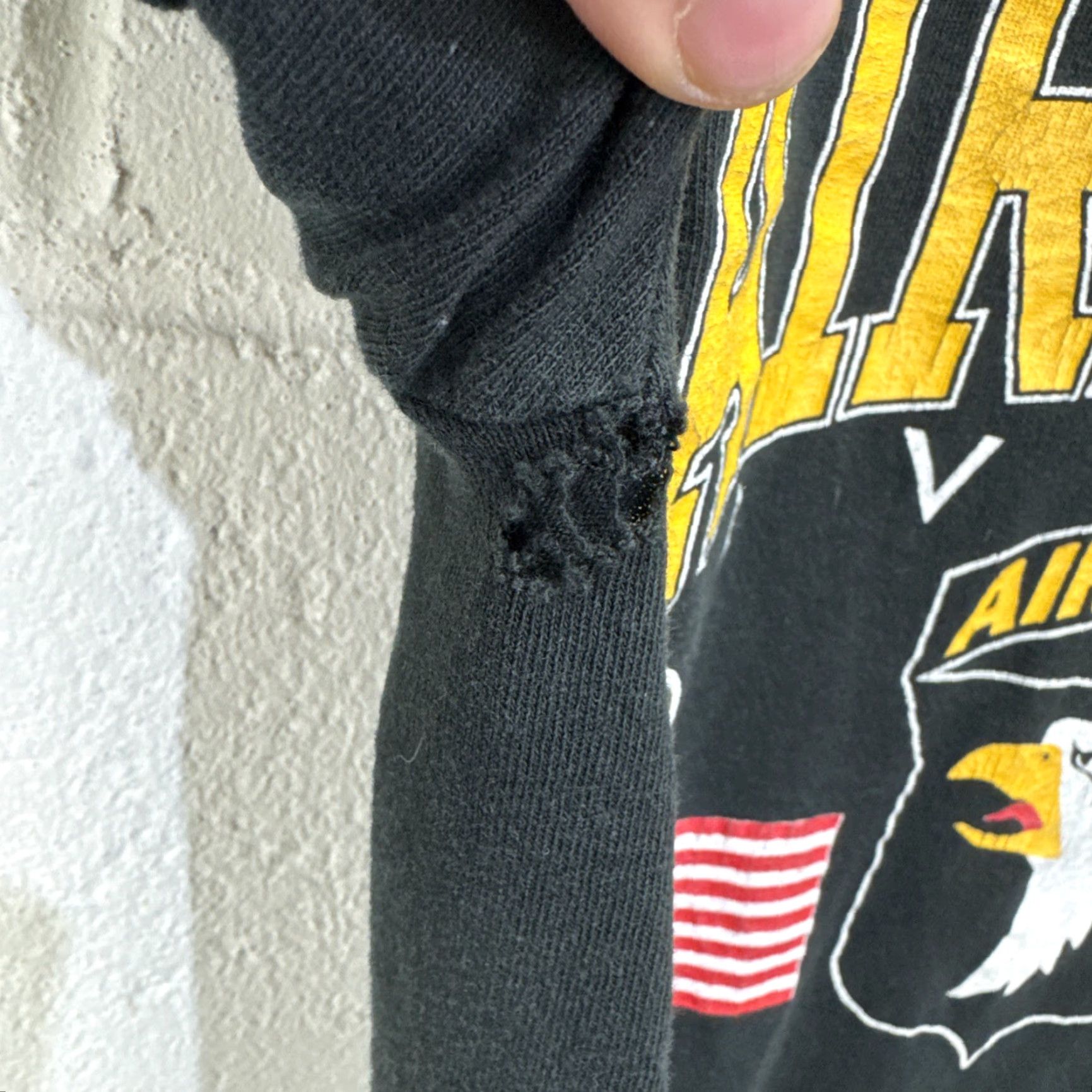 Fruit Of The Loom VINTAGE Airborne Division United States Screaming Eagle T-Shirt Adult M Black Cotton Crew Neck Graphics USA Army 90s Mens Size US M / EU 48-50 / 2 - 7 Thumbnail