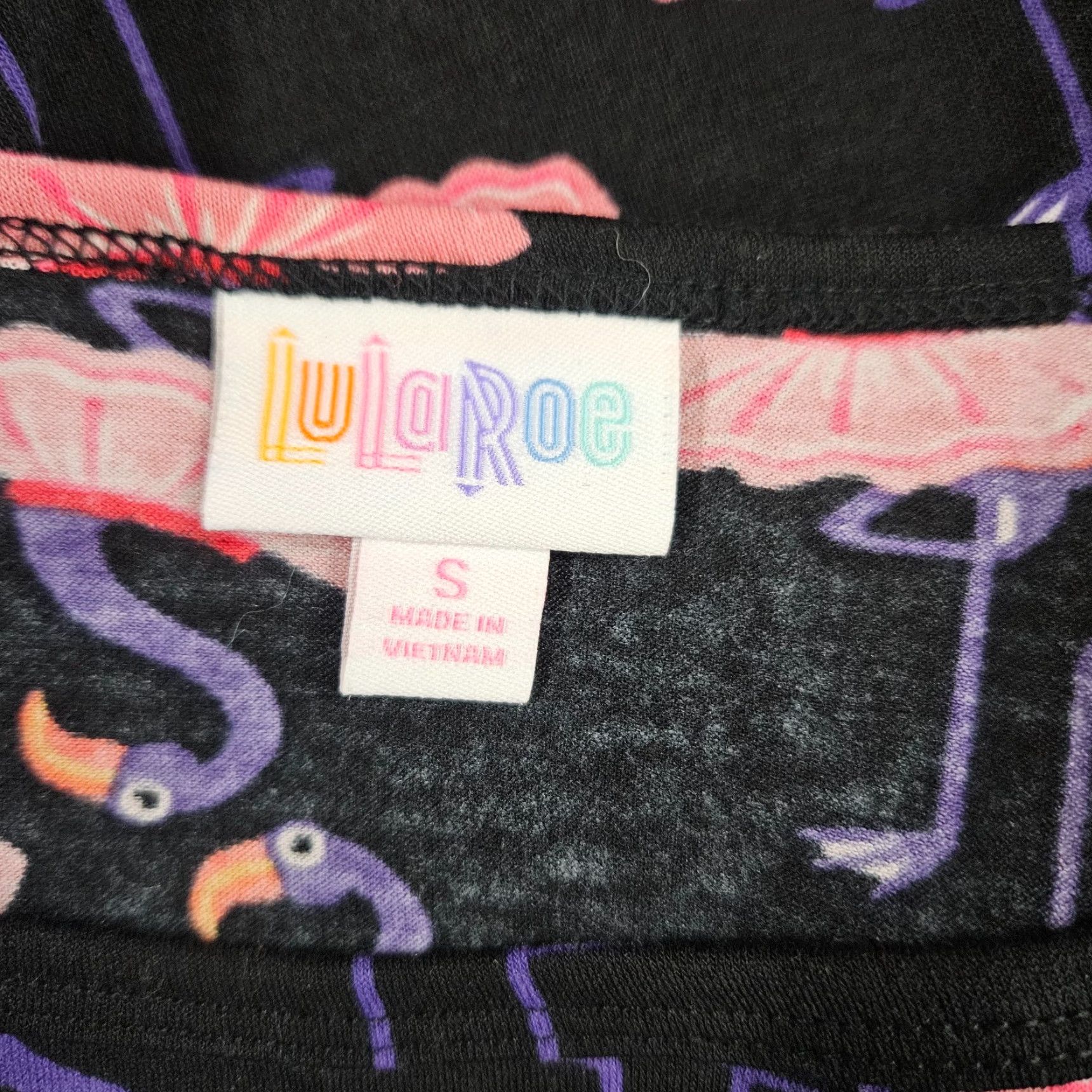 Vintage VINTAGE LuLaRoe Womens Irma Top Sz Small Black Pink Flamingos Short Sleeve Size S / US 4 / IT 40 - 7 Thumbnail
