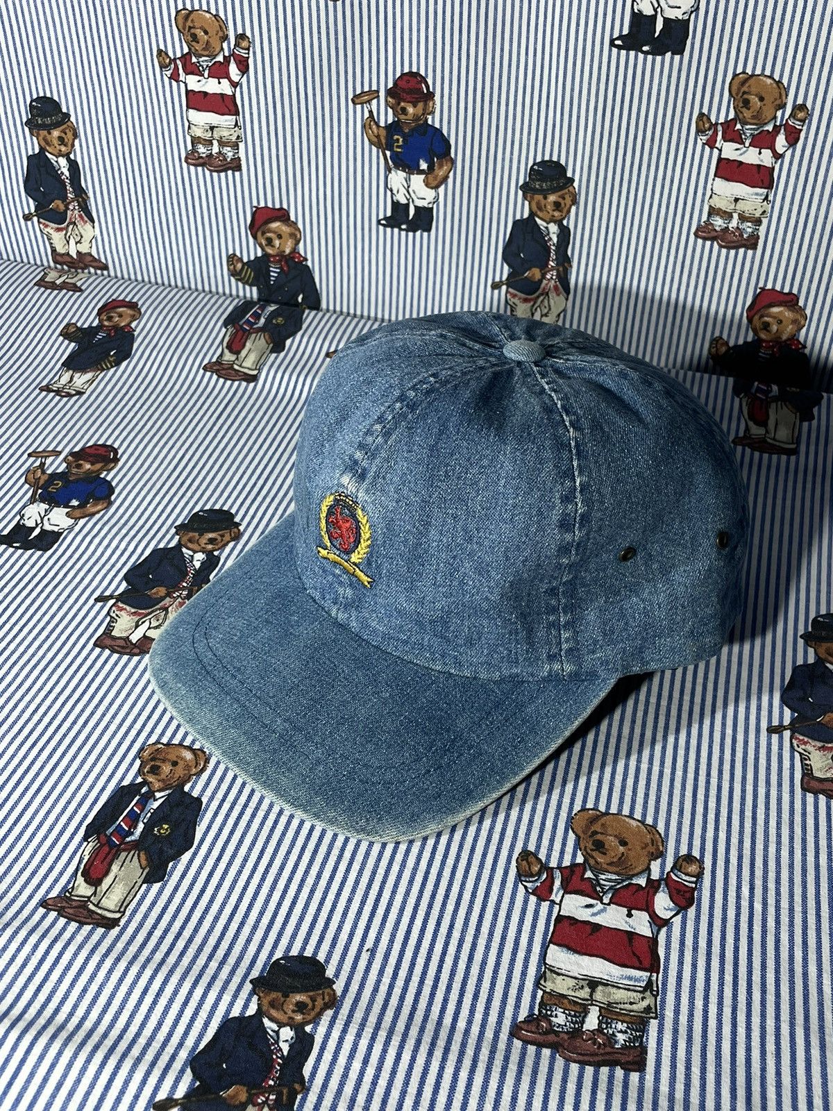 Tommy Hilfiger × Vintage Cap Tommy Hilfiger Lion Crest Denim OG Vintage 90’s Size ONE SIZE - 14 Thumbnail