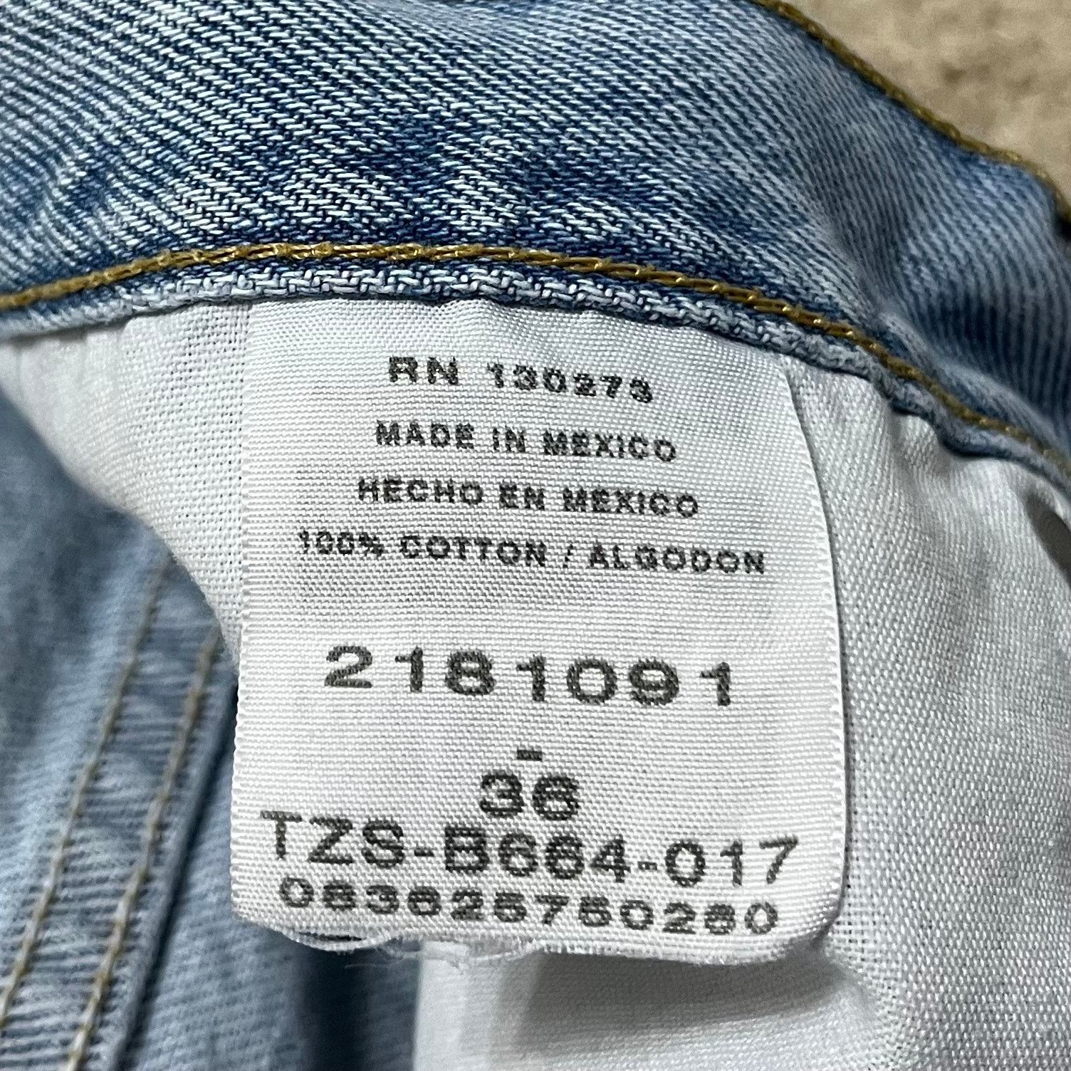 Lee Lee Y2K Light Washed Baggy Distressed Jorts 36W Size US 36 / EU 52 - 3 Thumbnail