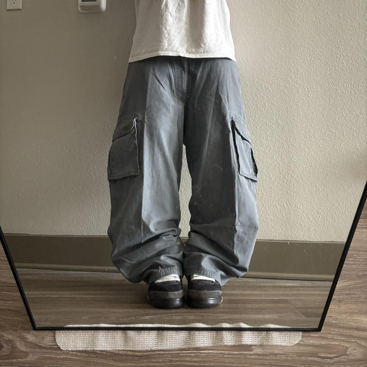 Vintage Crazy Vintage Y2K/20000s Baggy Grey Skater Style Cargo Pants! 36x29 Size US 36 / EU 52 - 1 Thumbnail