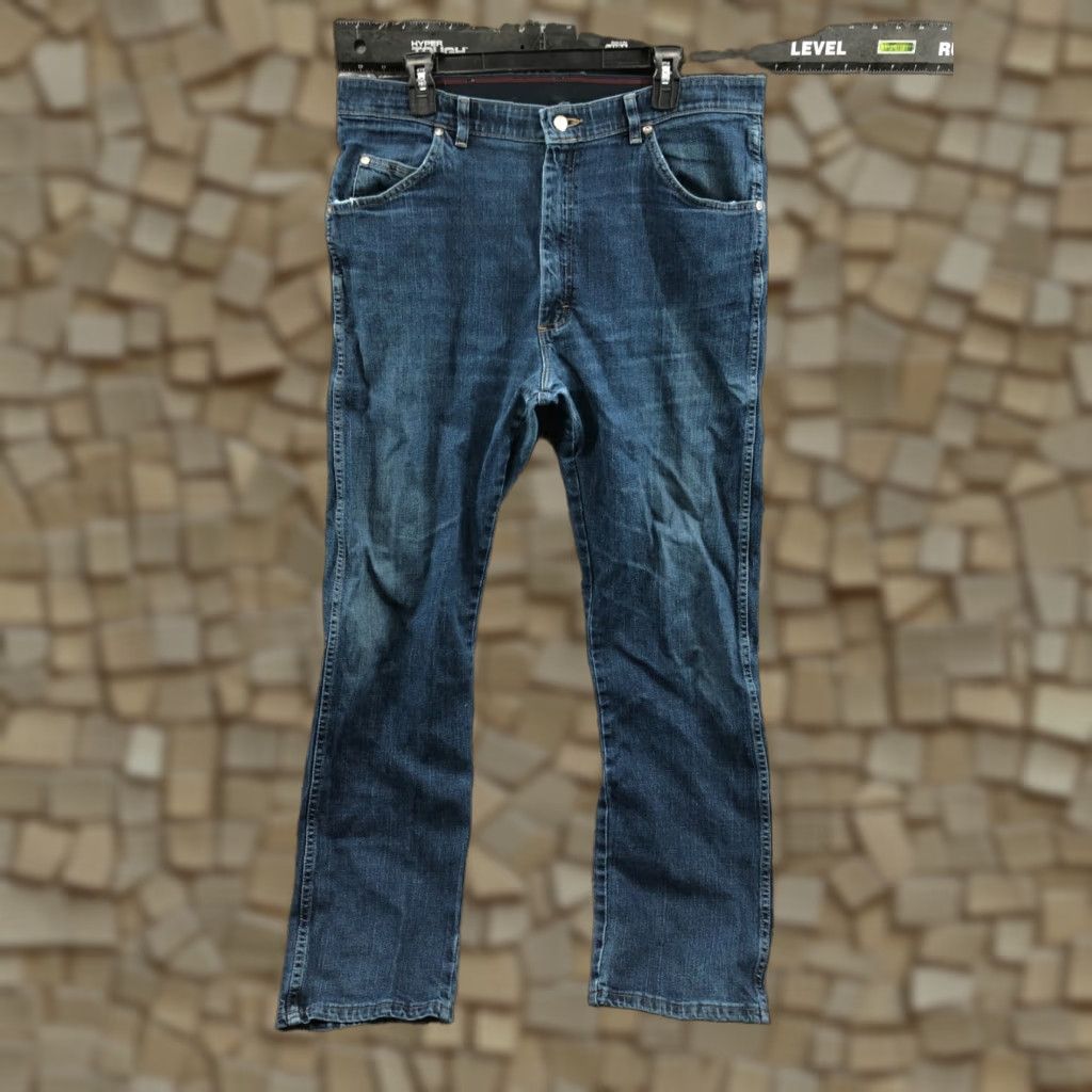 Lee Riders by Lee Straight Jeans Size 38x32 Mens Mid Rise Medium Wash Blue Stretch Denim 5-Pocket Belt Loops Regular Size US 38 / EU 54 - 1 Thumbnail