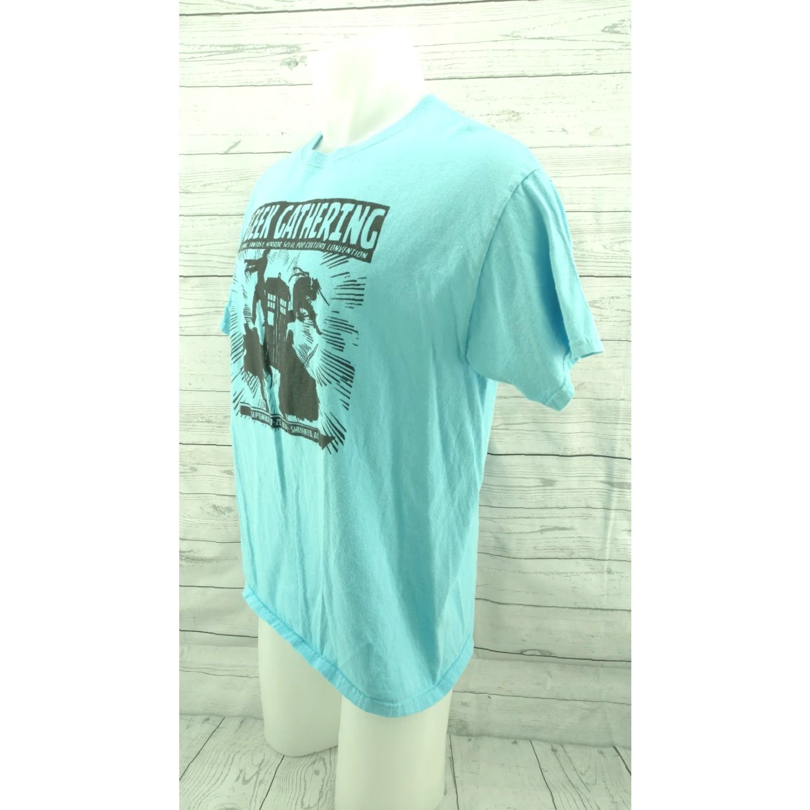 Gildan Gildan T-Shirt Blue The Geek Gathering Sheffield 2014 cosplay convention Size L Mens Graphic Tee Short Sleeve 100% Cotton Regular Size US L / EU 52-54 / 3 - 3 Thumbnail