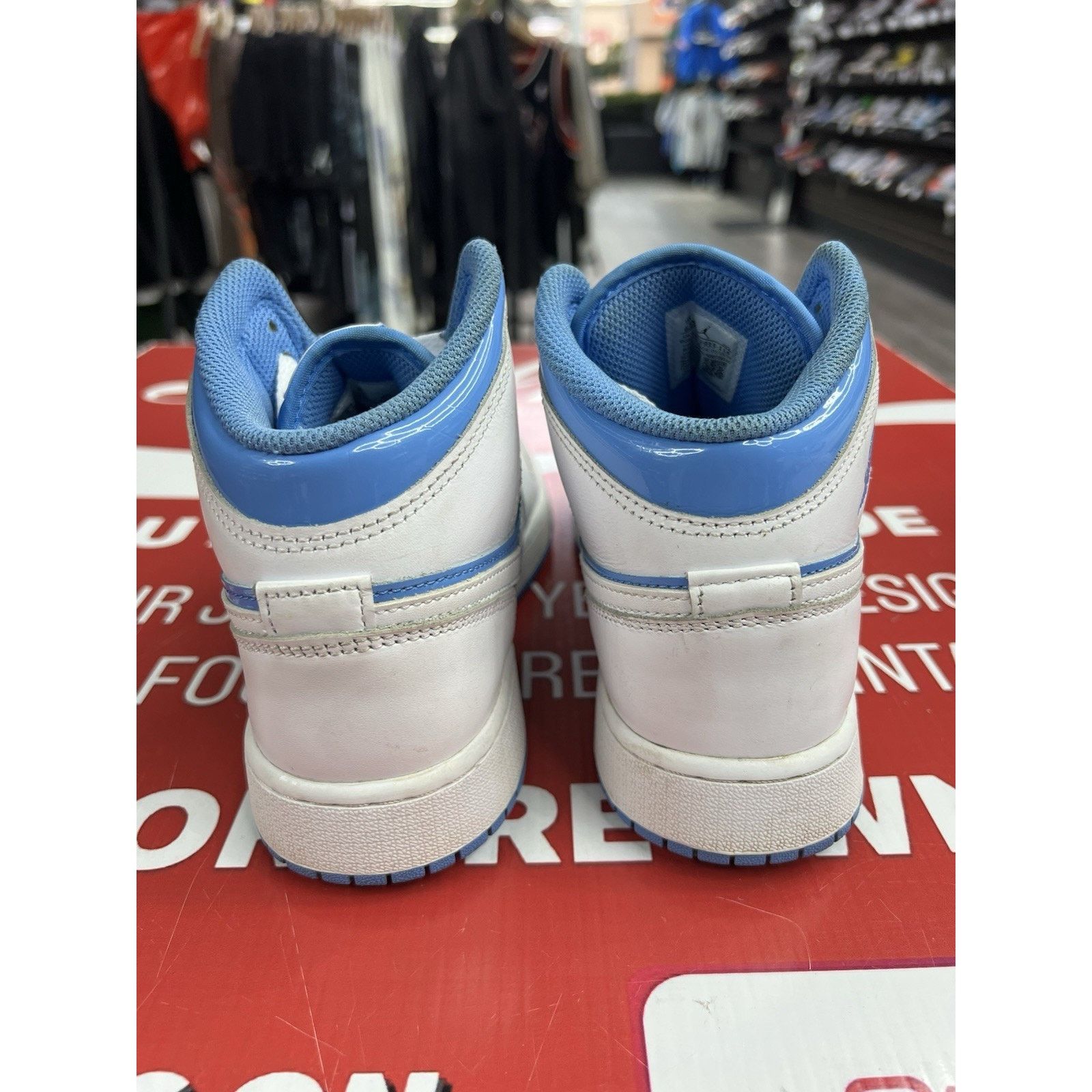 Jordan Brand Air Jordan 1 Mid Legend Blue (GS) Size 6.5Y (FZ3933-114) Size US 6.5 / EU 39-40 - 5 Thumbnail