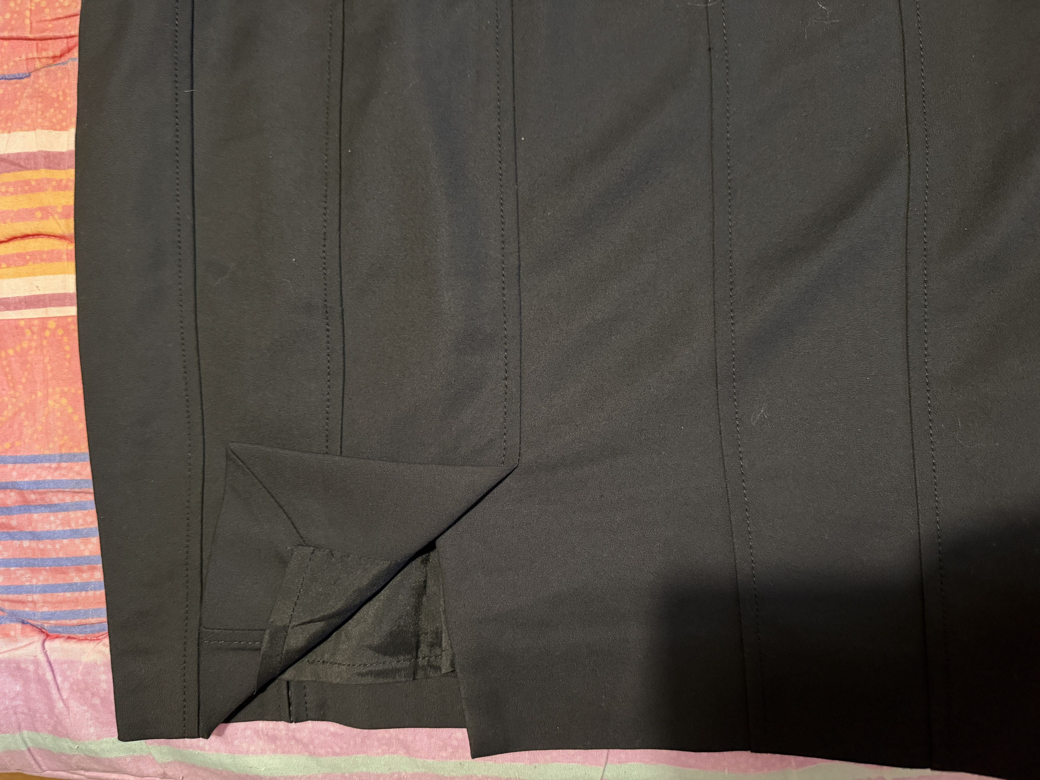 Liu Jo Liu-jo black Midi skirt which shows perfectly body lines. Size 26" / US 2 / IT 38 - 6 Thumbnail
