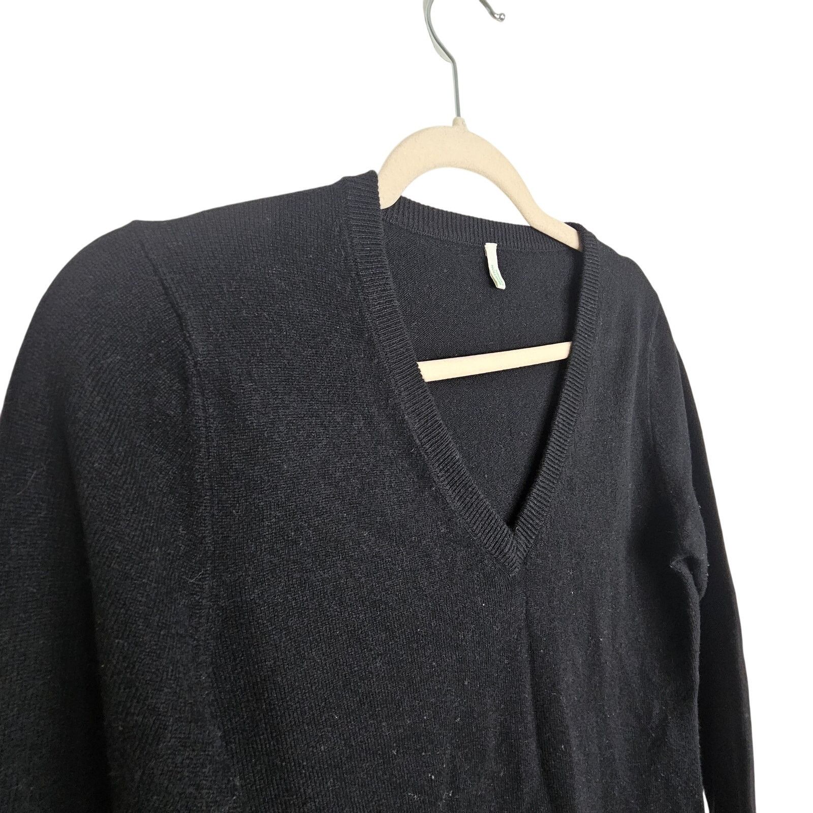 Benetton Benetton Cashmere Sweater Women S Black Vneck Pullover Size S / US 4 / IT 40 - 5 Thumbnail