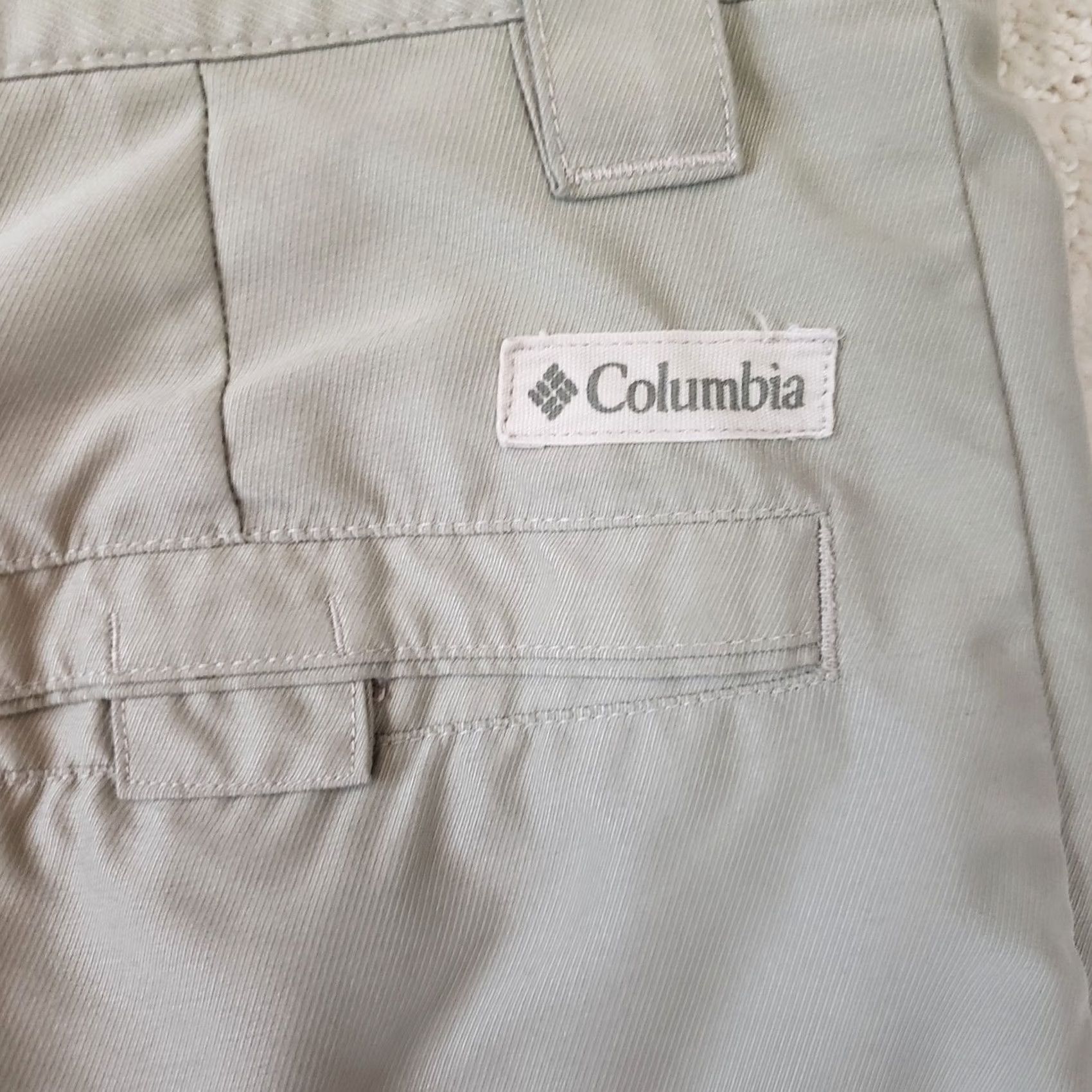 Vintage Columbia Men's Beige Shorts Bermuda 32x10 Cargo Pocket Zipper Flat Front Lightweight Breathable Polyester Short Inseam 10" Casual Outdoor Sports Logo Size US 32 / EU 48 - 7 Thumbnail