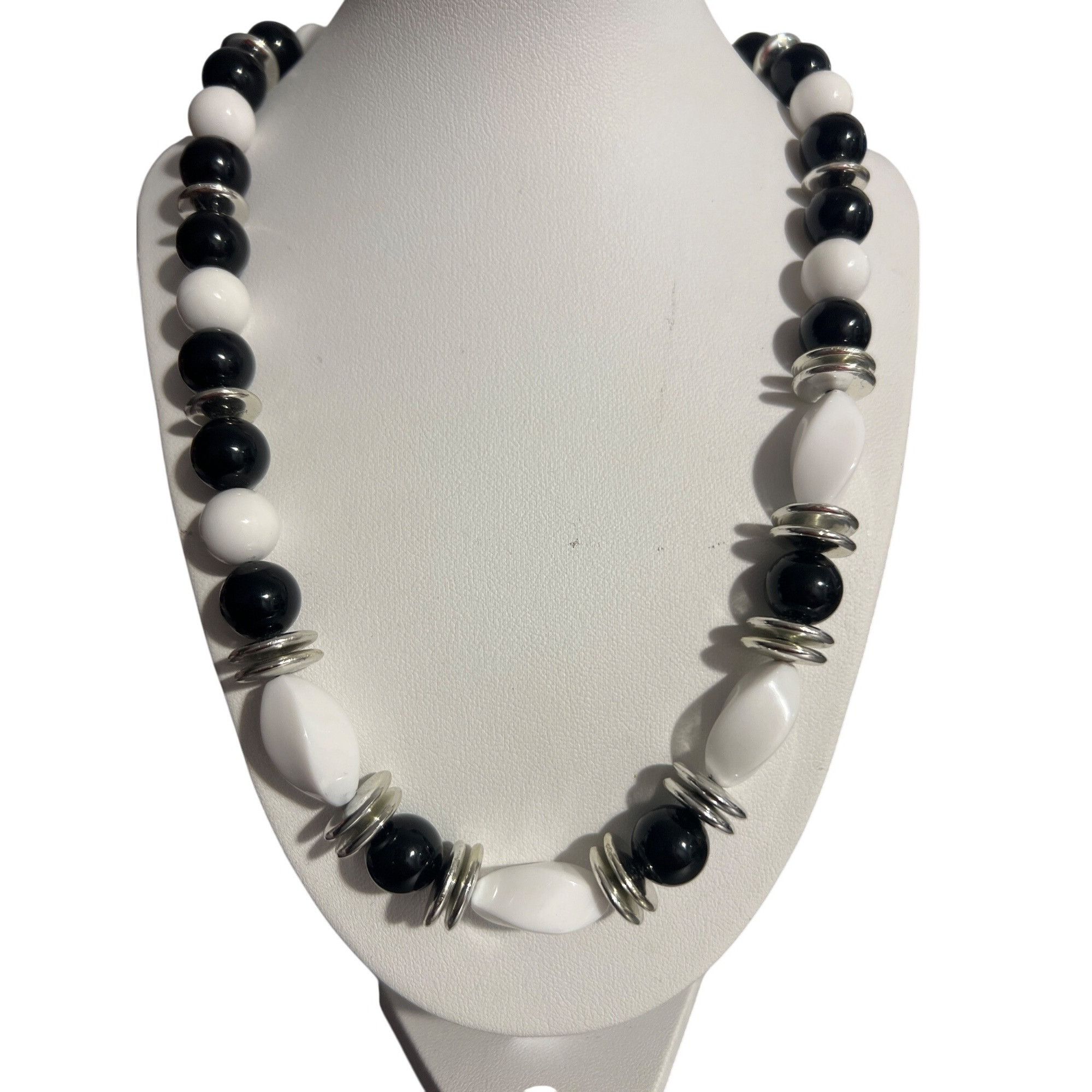 Other Vtg Lucite Beaded Necklace Black White Silver Tone Glows Und Size ONE SIZE - 2 Thumbnail