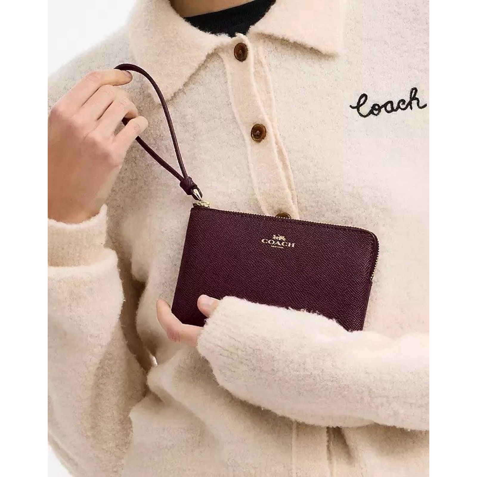 Coach NWT COACH Small Corner Zip wristlet CV396 DARK WINE Leather Size ONE SIZE - 7 Thumbnail