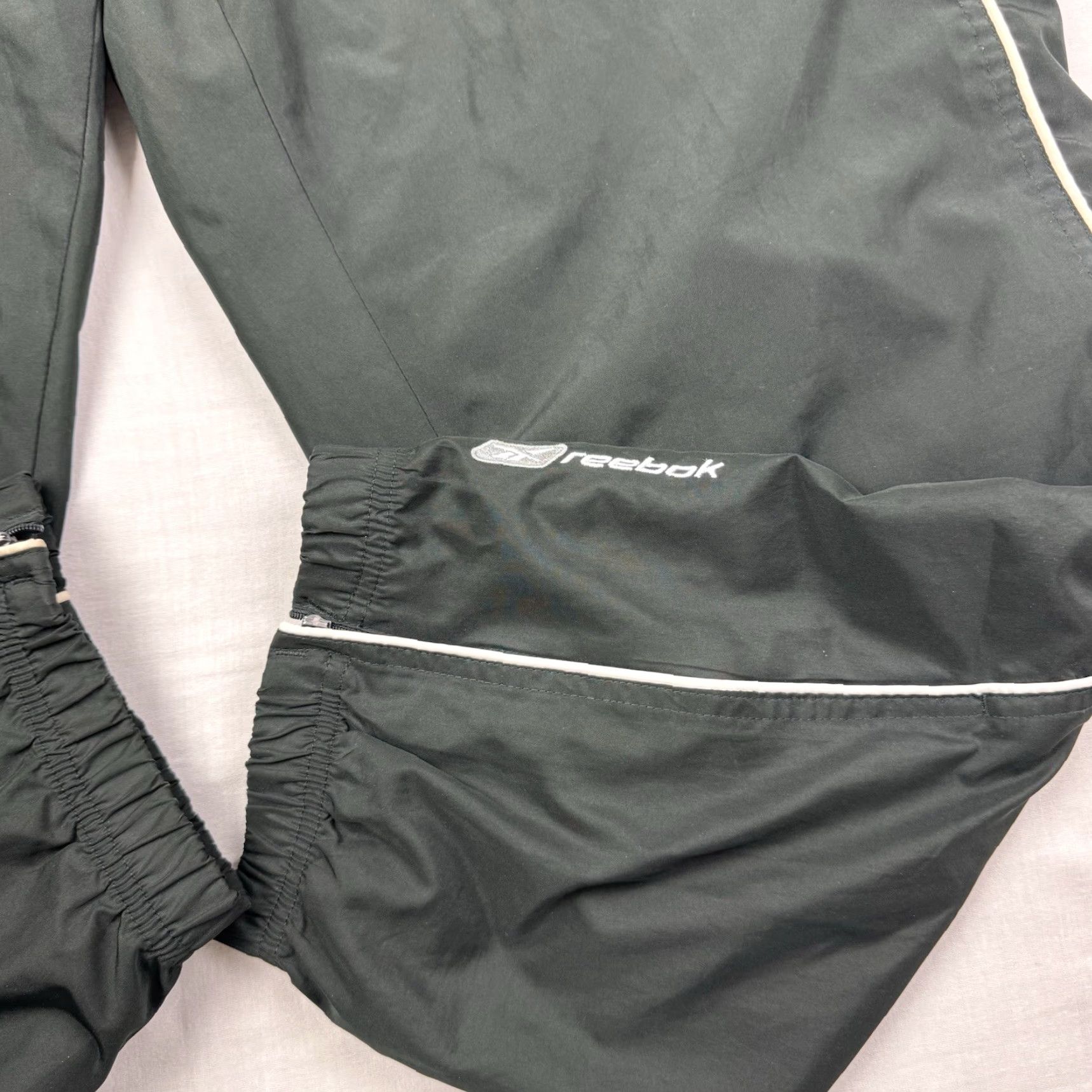 Reebok VINTAGE Reebok Track Pants Men XL Black Relaxed 30in 90s Y2K Hipster Sports Athletic Baggy Drawstring Pants women? No gender specified. Size US 36 / EU 52 - 2 Thumbnail
