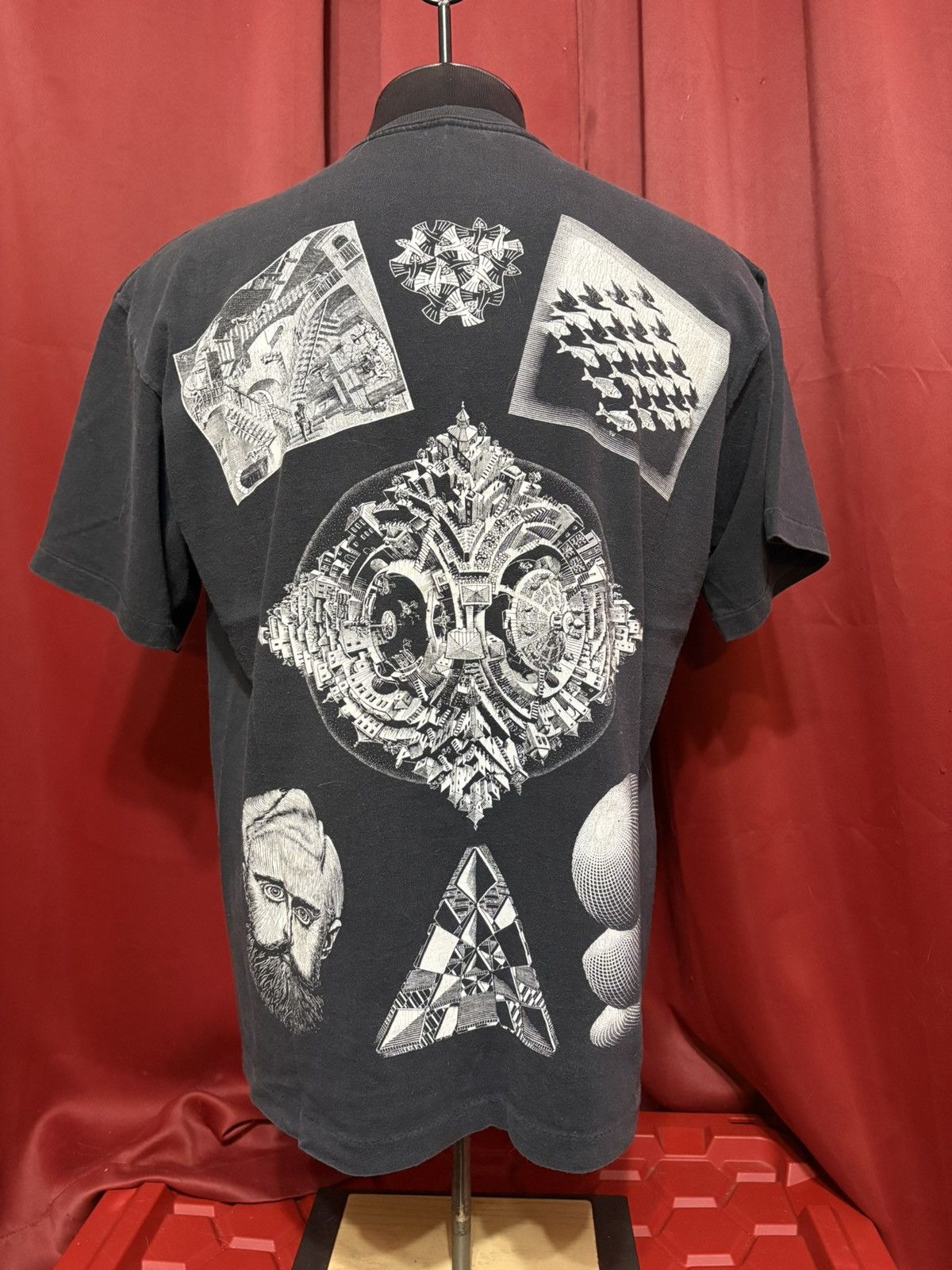 Vintage Vintage MC Escher Tshirt 90’s All Over Print Art Tee Duality Size US XL / EU 56 / 4 - 2 Thumbnail