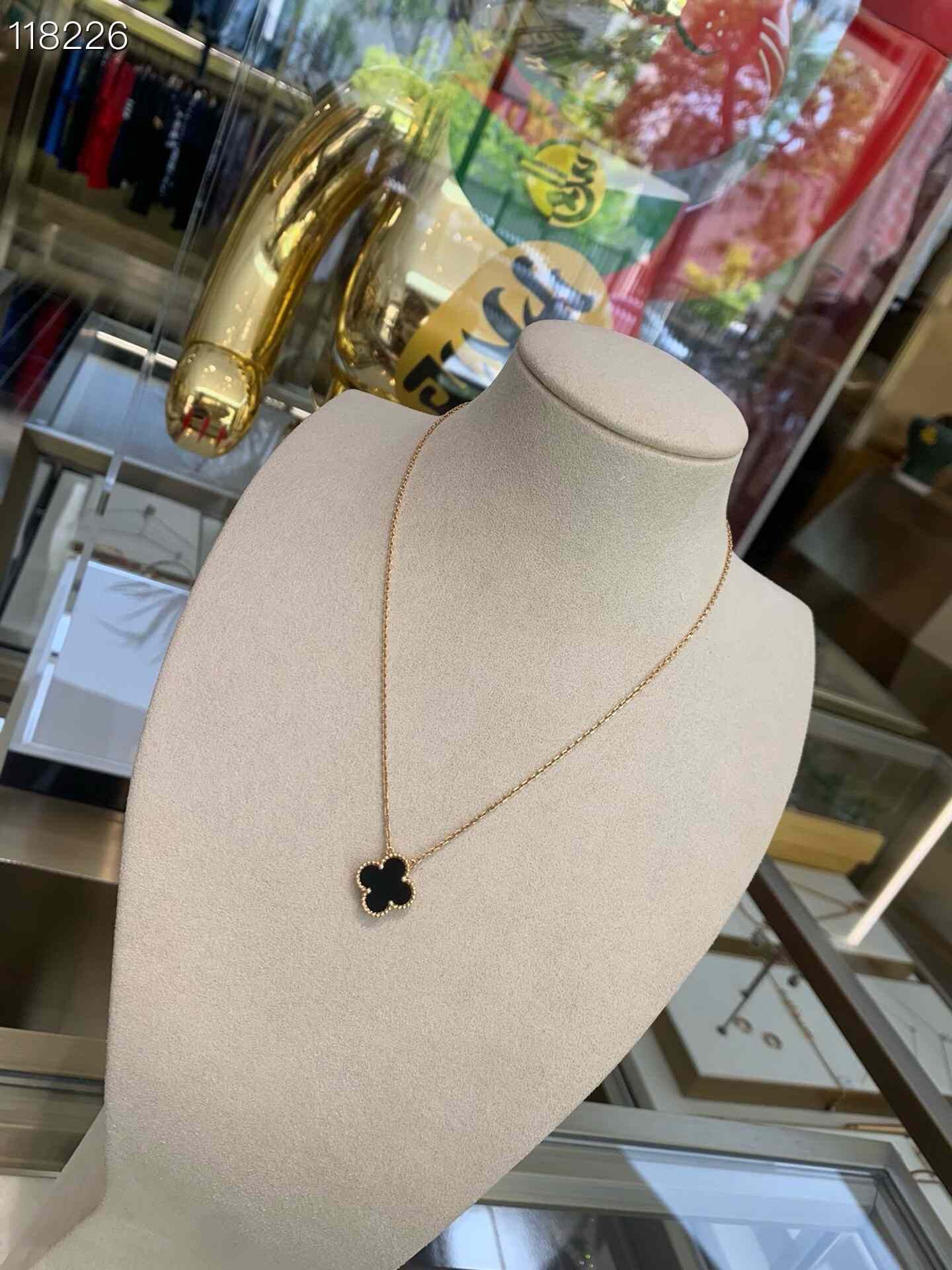 Van Cleef & Arpels Vca 100105C01 Medium Black Flower Necklace Size ONE SIZE - 1 Thumbnail